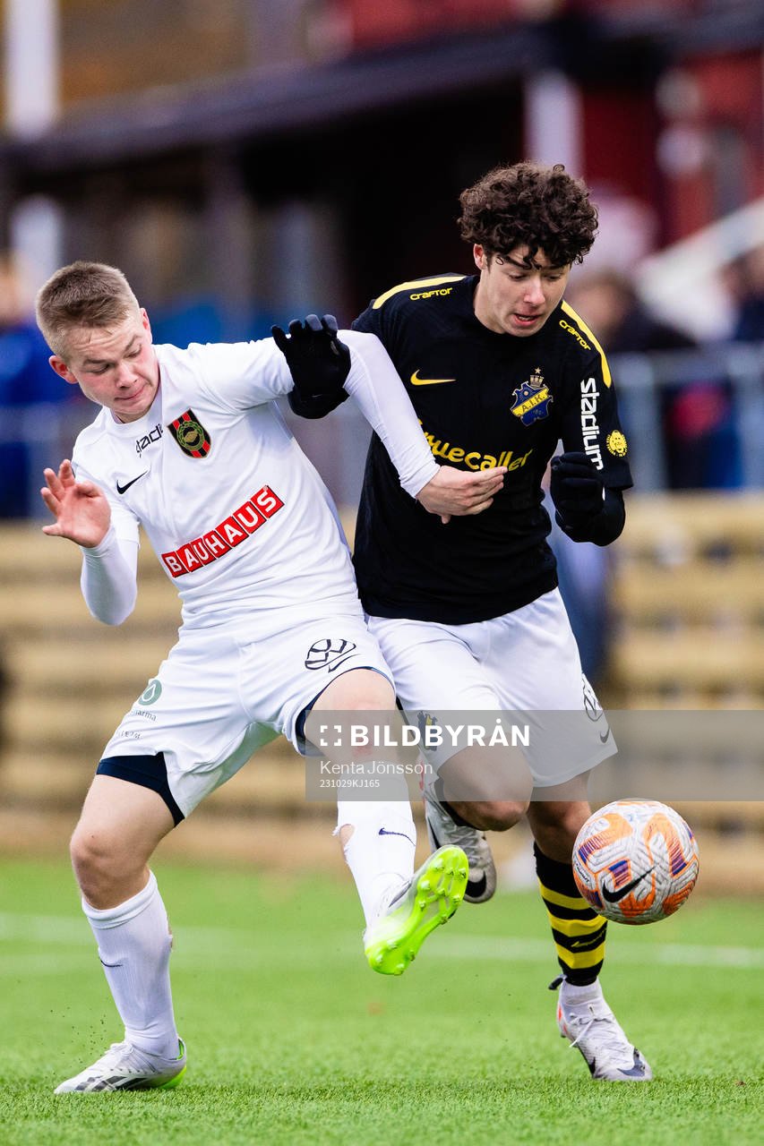 Brommapojkarnas Elis Rasck och AIKs Luka Petrovic
