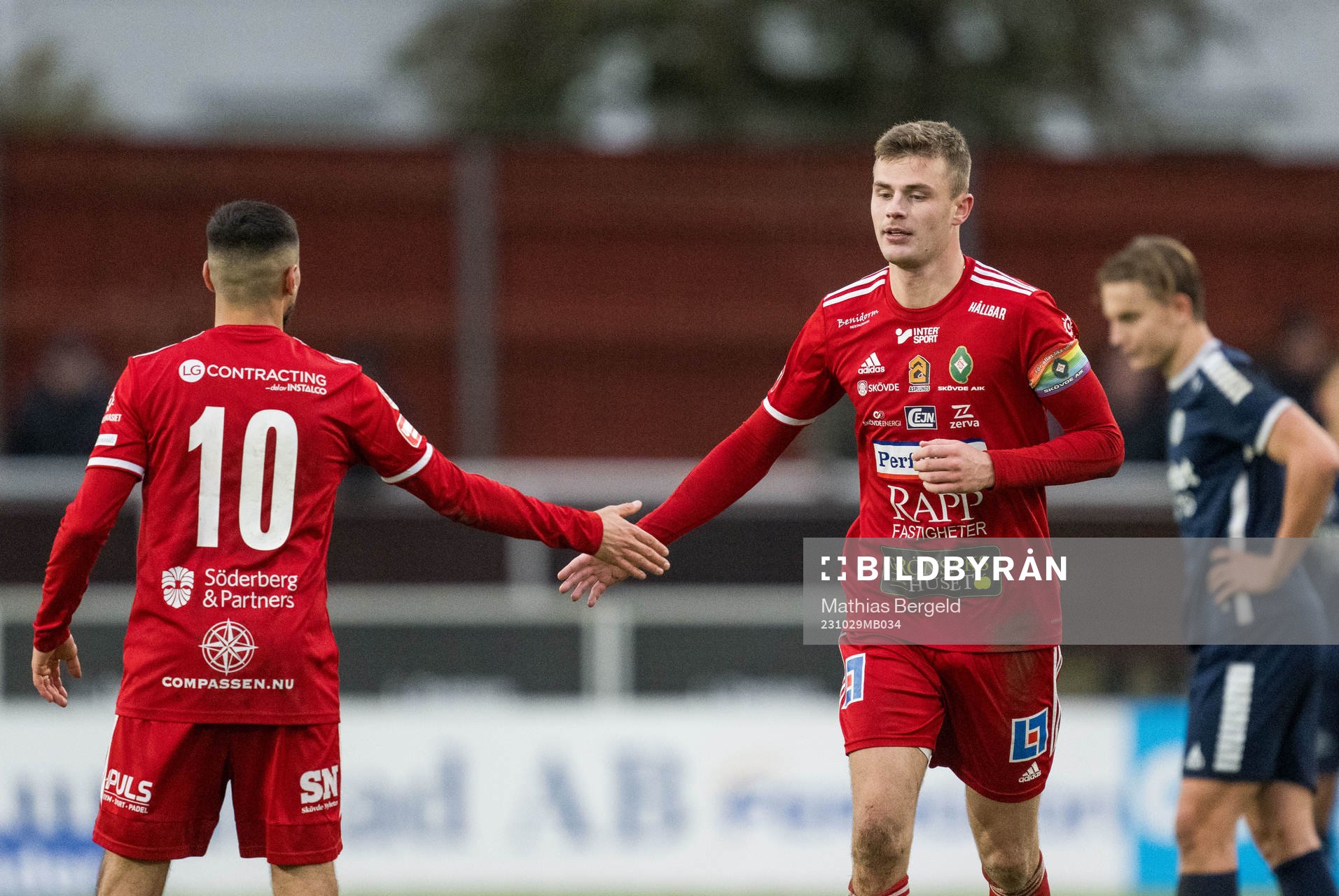 Skövde AIKs Elmar Abraham och Filip Schyberg jublar