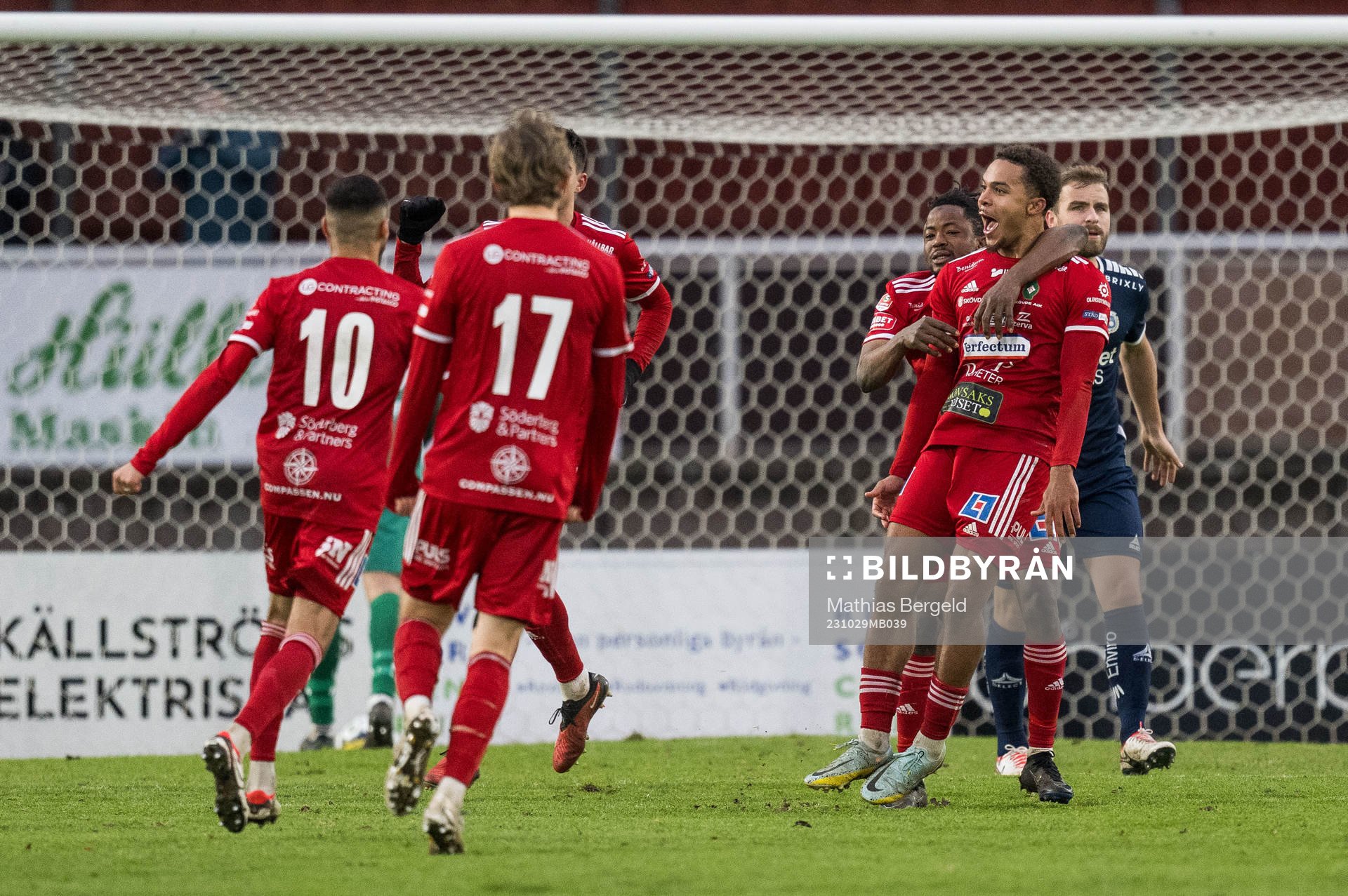 Skövde AIKs Darrell Kamdem Tibell jublar