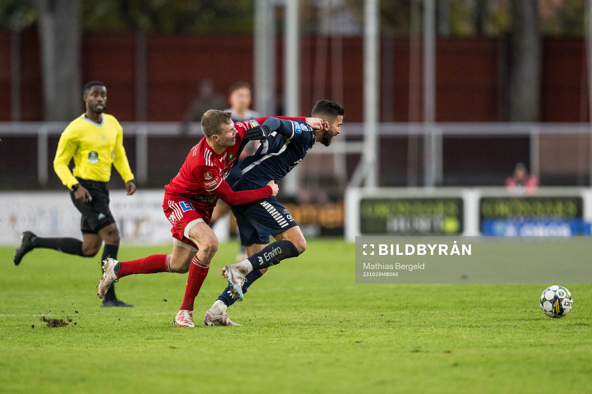 Skövde AIKs Filip Schyberg och Utsiktens Paulo Marcelo
