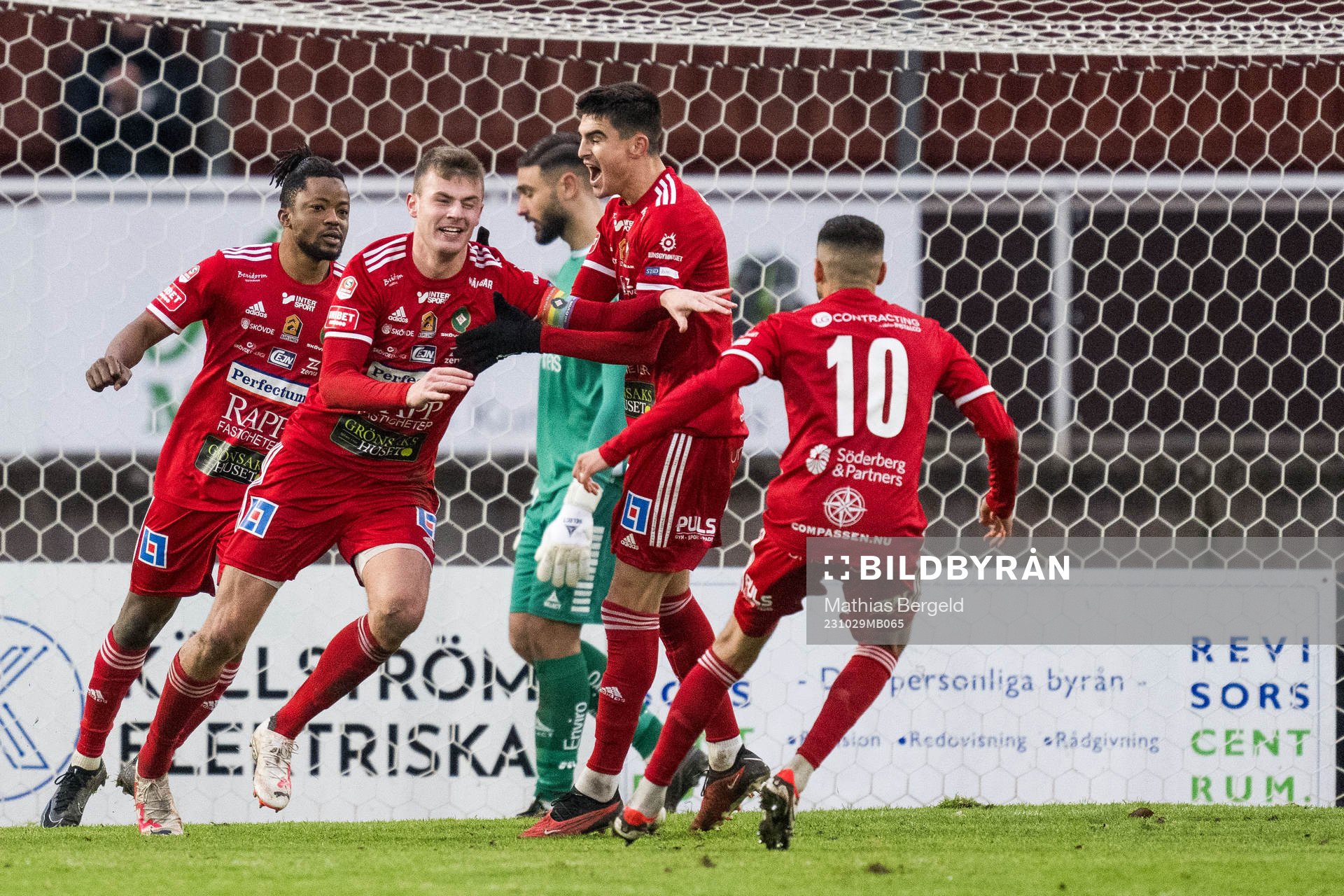 Skövde AIKs Filip Schyberg jublar