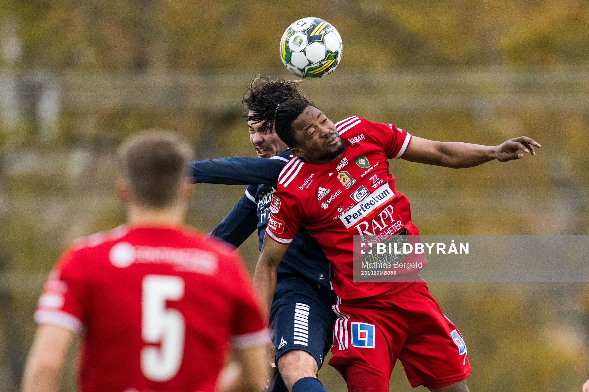 Utsiktens William Milovanovic och Skövde AIKs Azeez