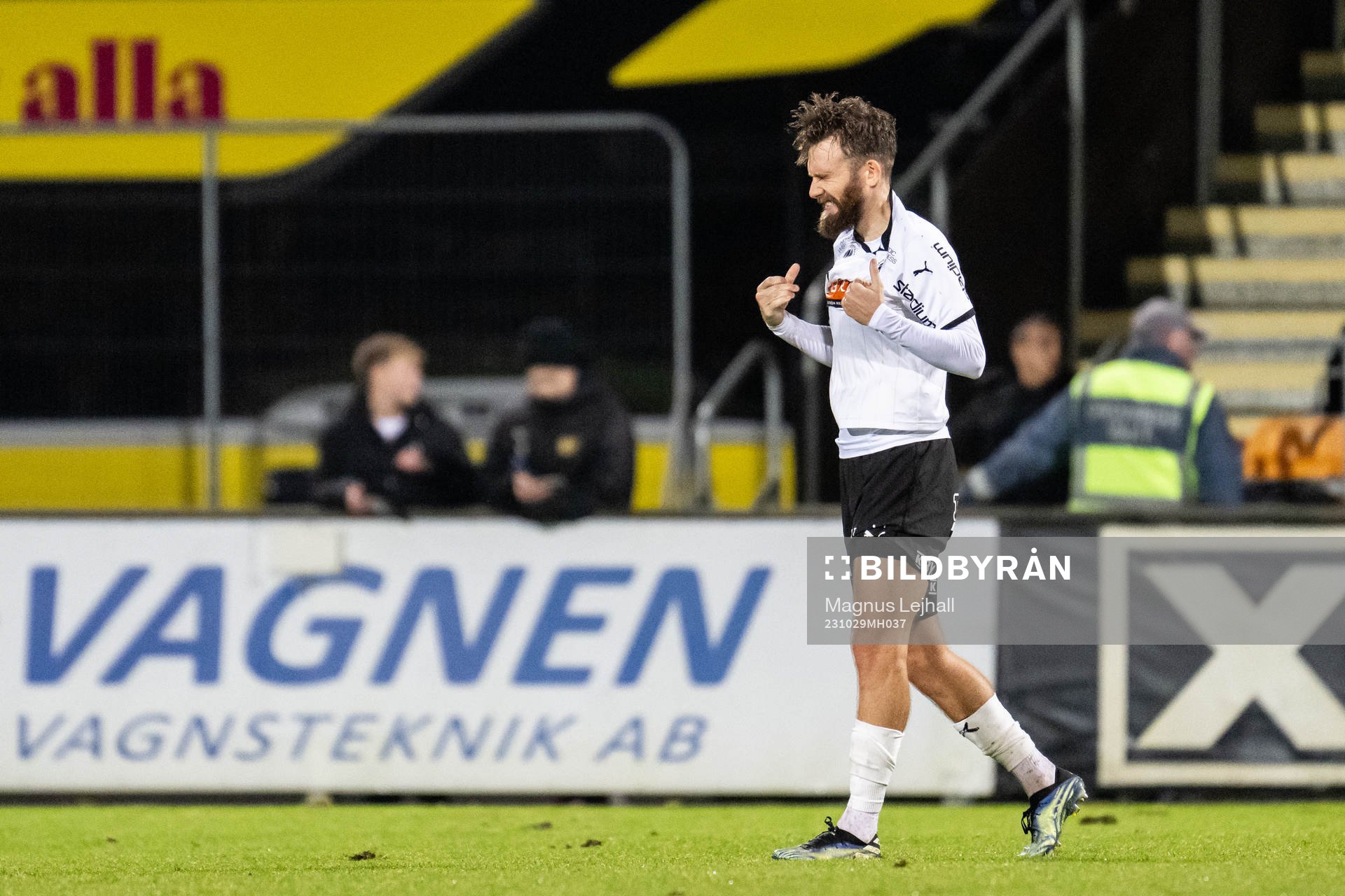 Häckens Simon Sandberg deppar