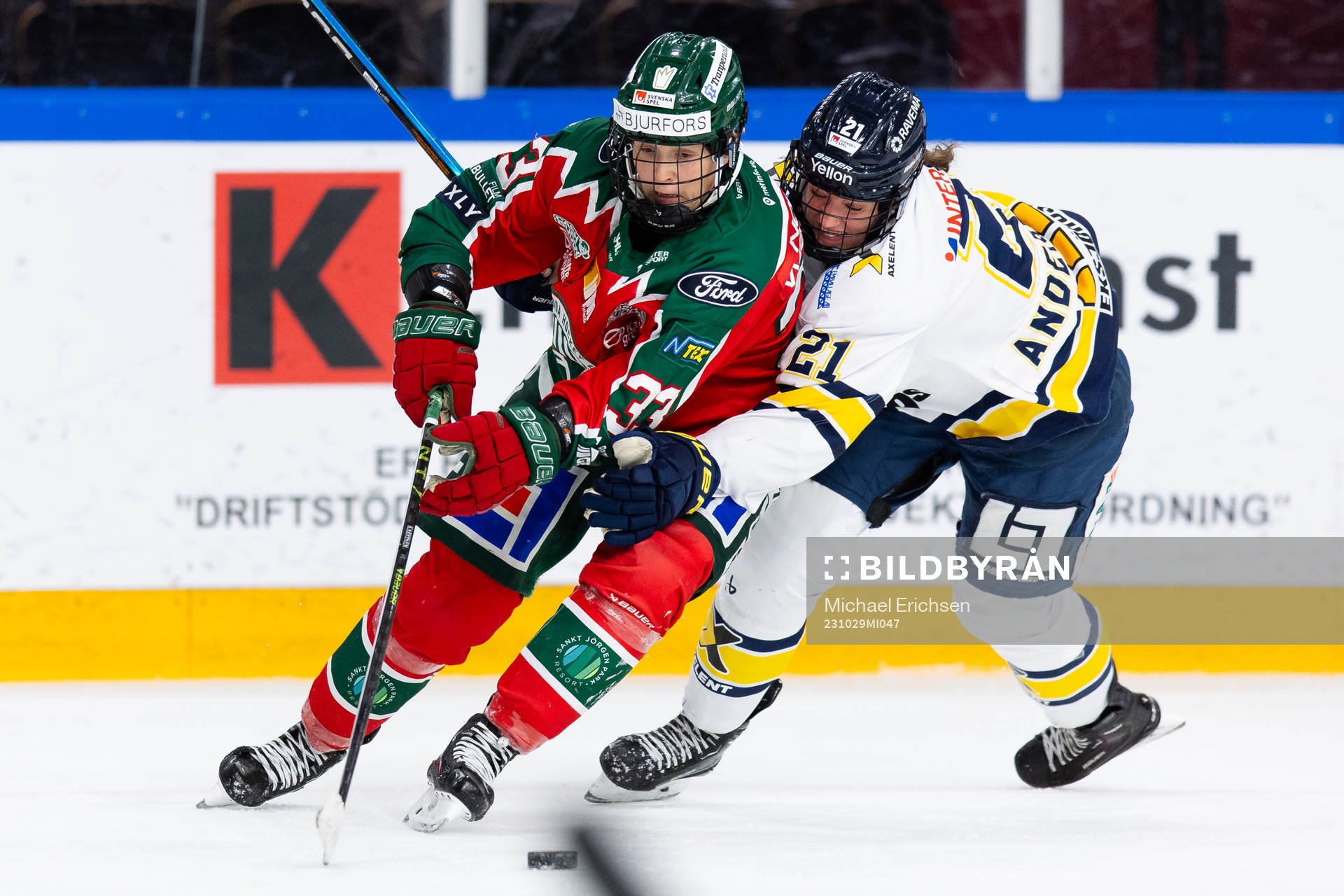 Frölundas Michelle Karvinen och HV71s Amanda Andersson