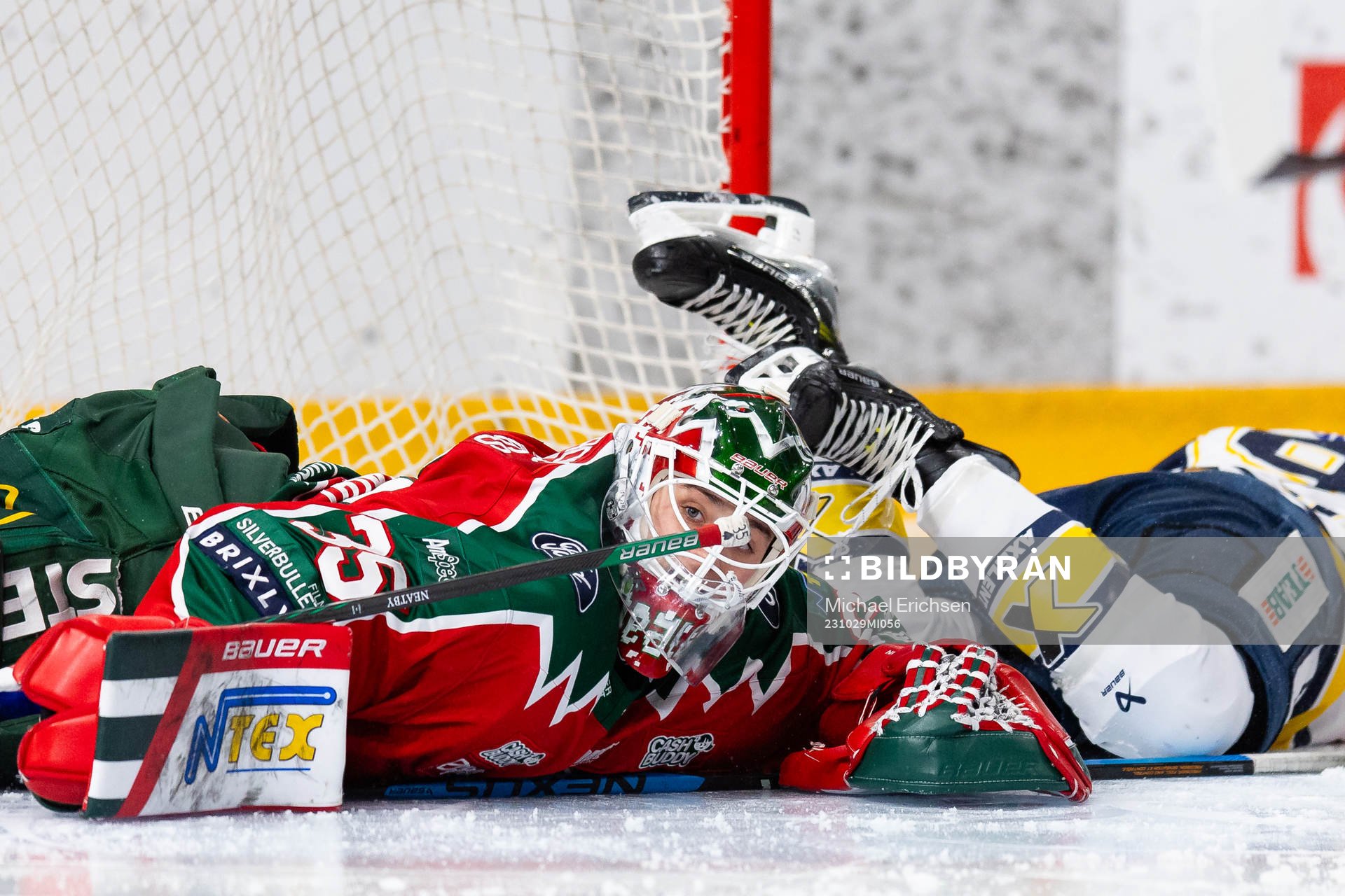 Frölundas målvakt Stephanie Neatby och HV71s Klara