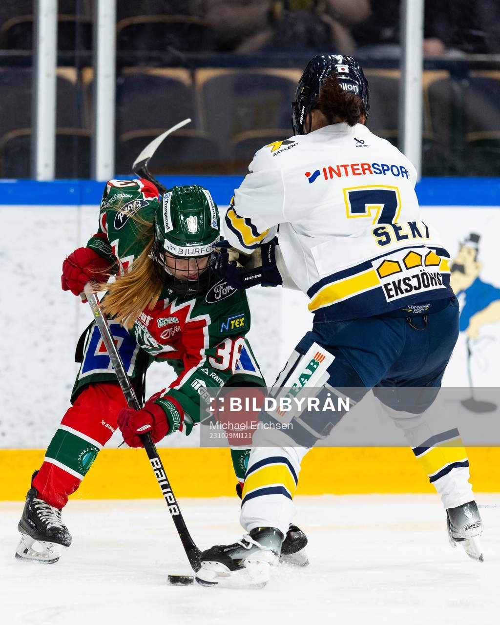 Frölundas Emilia Bergeby Hallbeck och HV71s Kanami Seki
