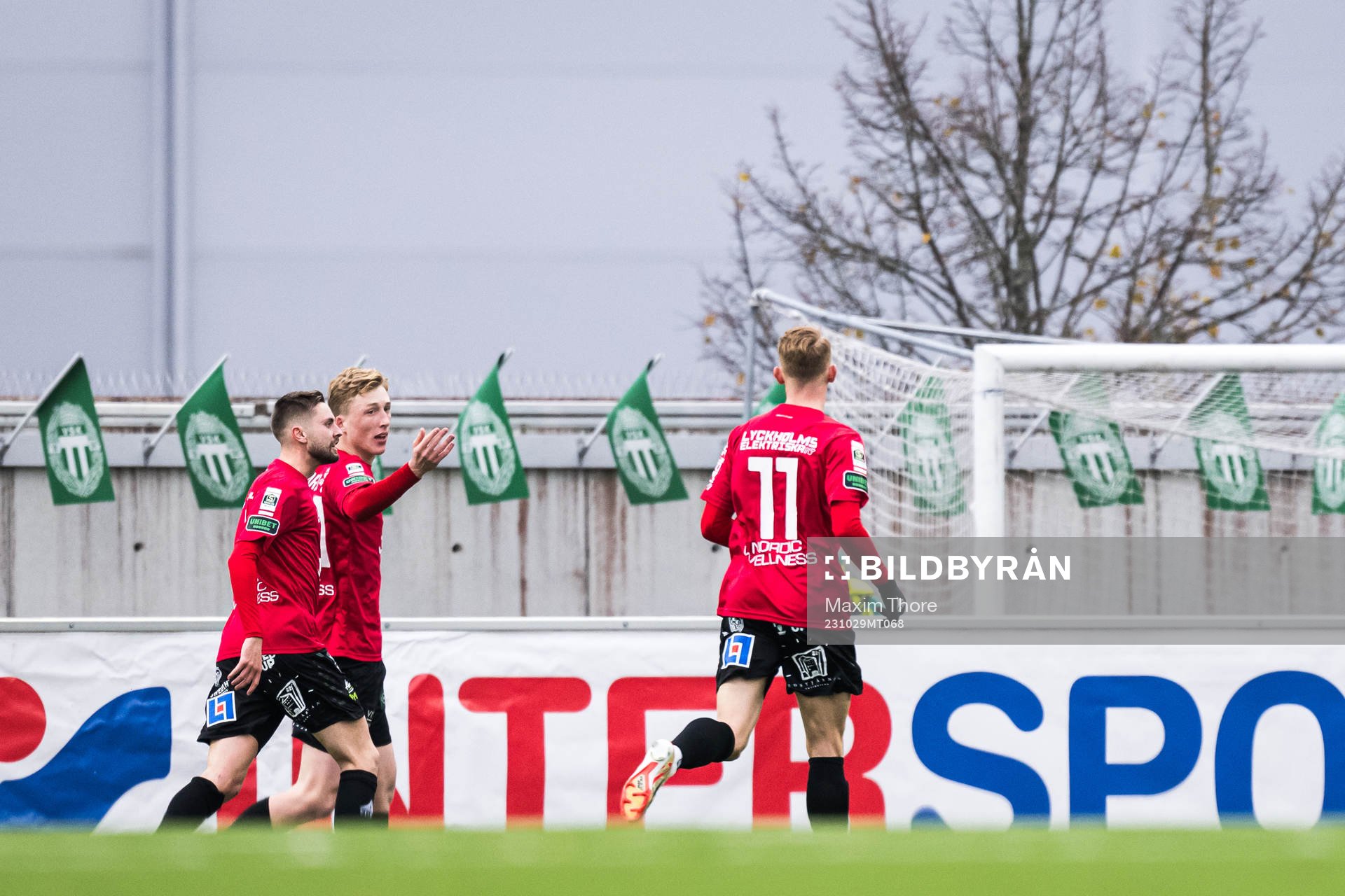 GAISs Filip Beckman jublar efter sitt 0-1 mål under fotbollsmatchen i Superettan mellan Västerås SK och GAIS den 29 oktober 2023 i Västerås. 