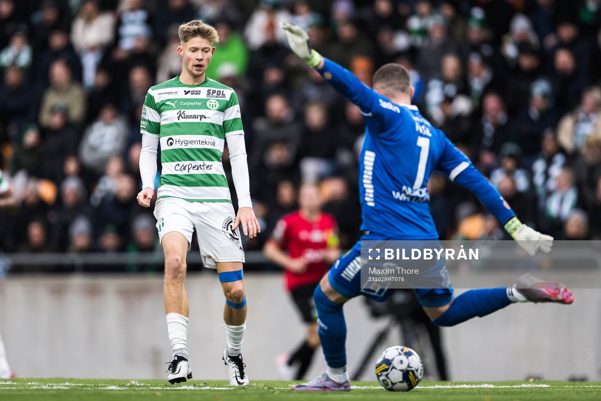 Västerås SKs Patric Åslund och GAISs målvakt Mergim
