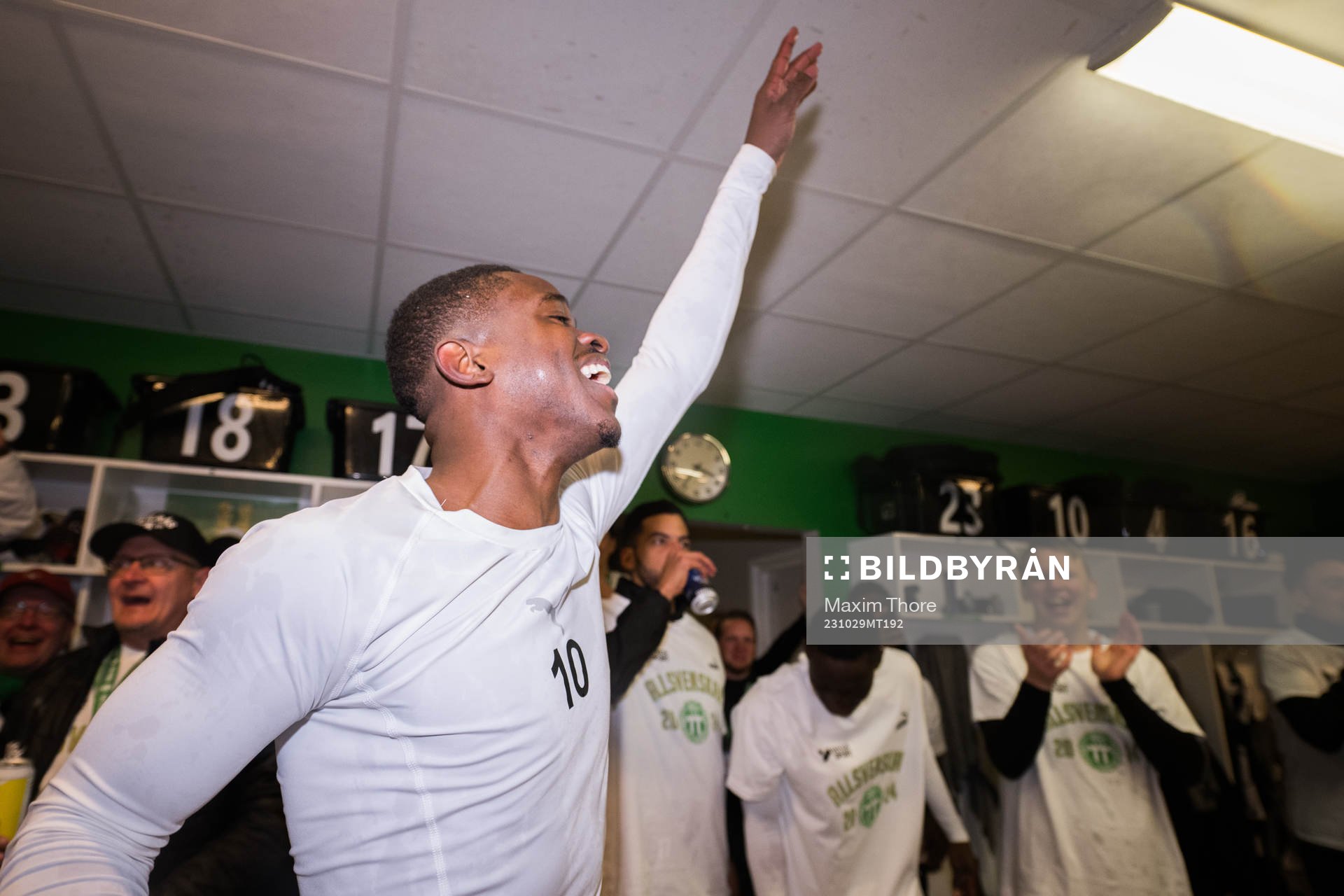 Västerås Jaheem Burke jublar i omklädningsrummet över