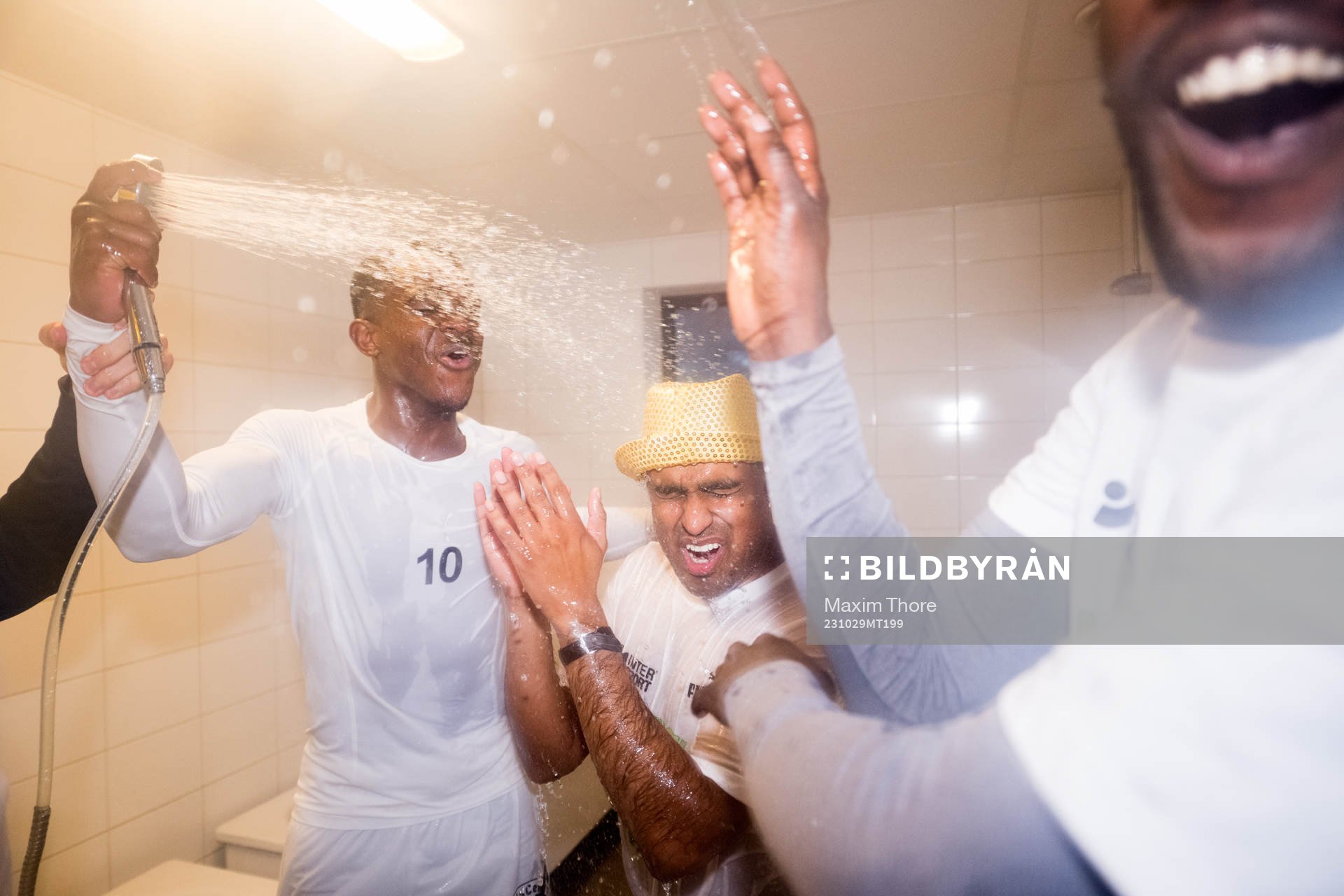 Västerås Jaheem Burke och tränare Kalle Karlsson jublar