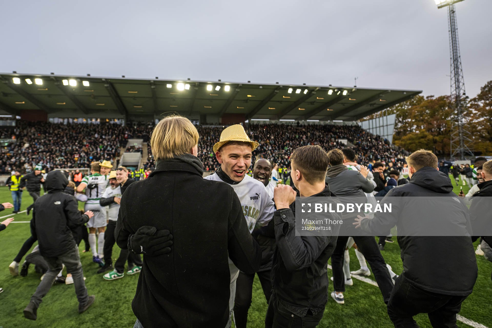 Västerås SKs spelare jublar efter avancemang till Allsvenskan efter fotbollsmatchen i Superettan mellan Västerås SK och GAIS den 29 oktober 2023 i Västerås.