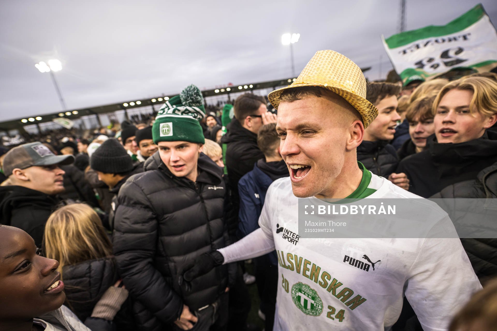 Västerås SKs Simon Johansson jublar över avancemanget