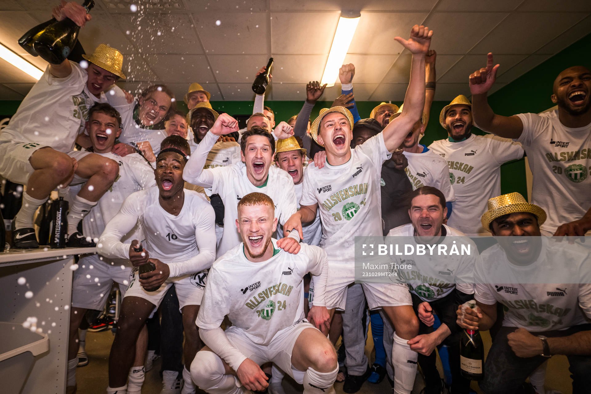 Västerås SKs spelare jublar över avancemanget till