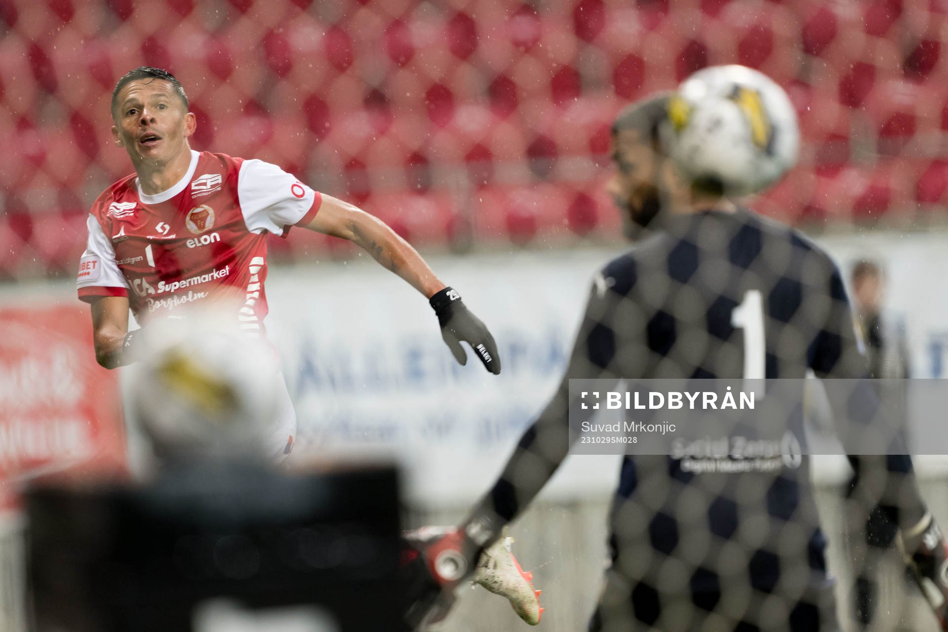 Kalmars Romario Pereira Sipiao och Värnamos Jonathan Ursin