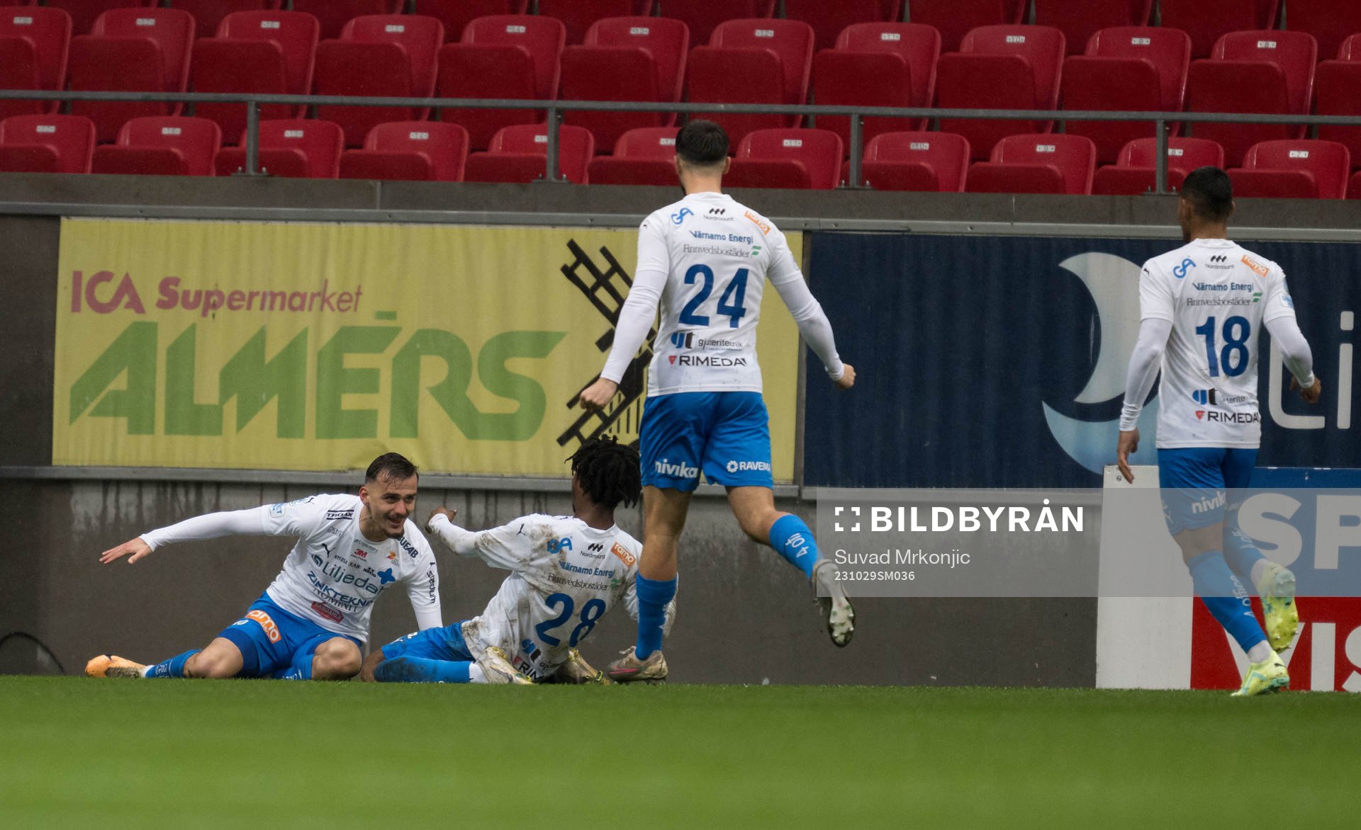 Värnamos Ajdin Zeljkovic jublar