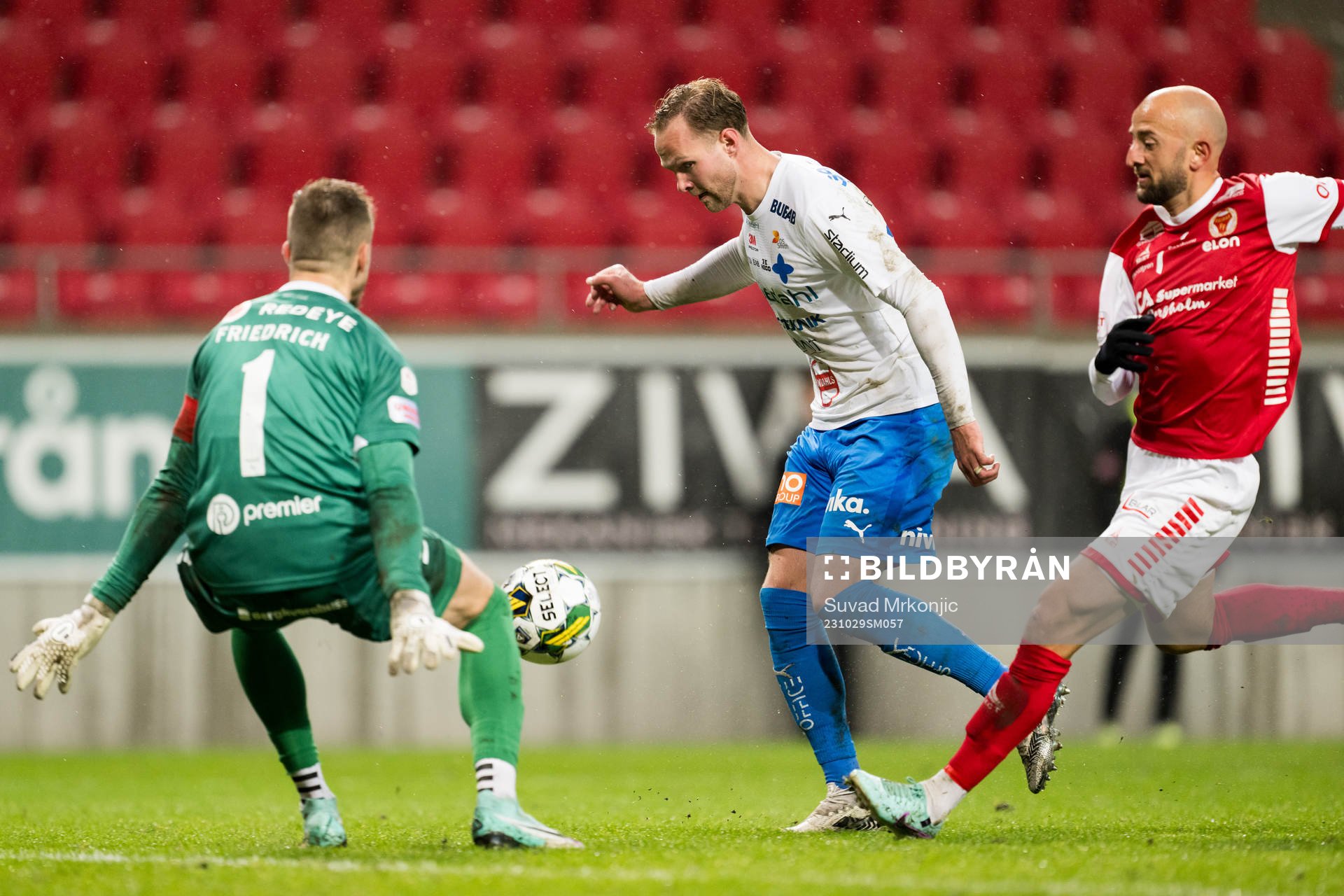 Värnamos Gustav Engvall mot Kalmars målvakt Ricardo
