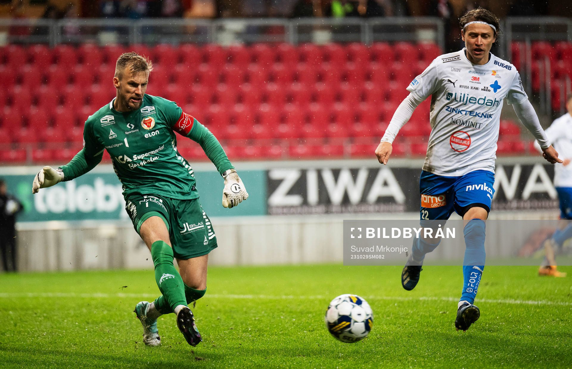 Kalmars målvakt Ricardo Friedrich och Värnamos Simon Thern
