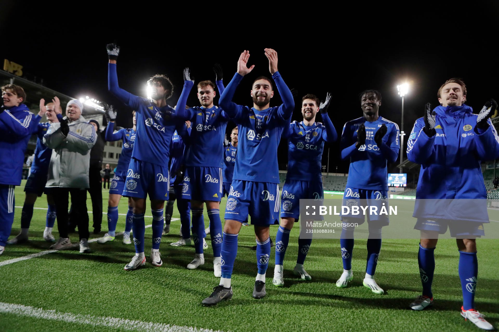 GIF Sundsvalls Elias Durmaz jublar efter fotbollsmatchen i Superettan mellan GIF Sundsvall och Örgryte den 30 oktober 2023 i Sundsvall.