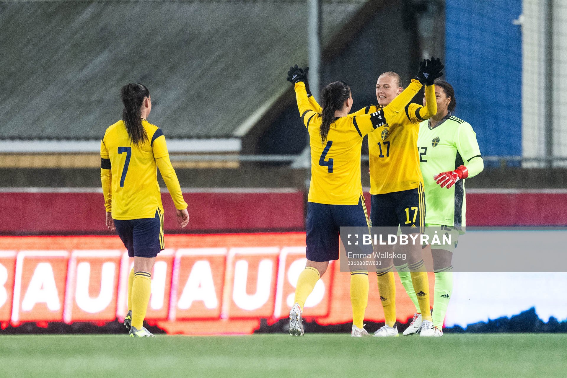 Josefin Harrysson and Elma Junttila Nelhage of Sweden