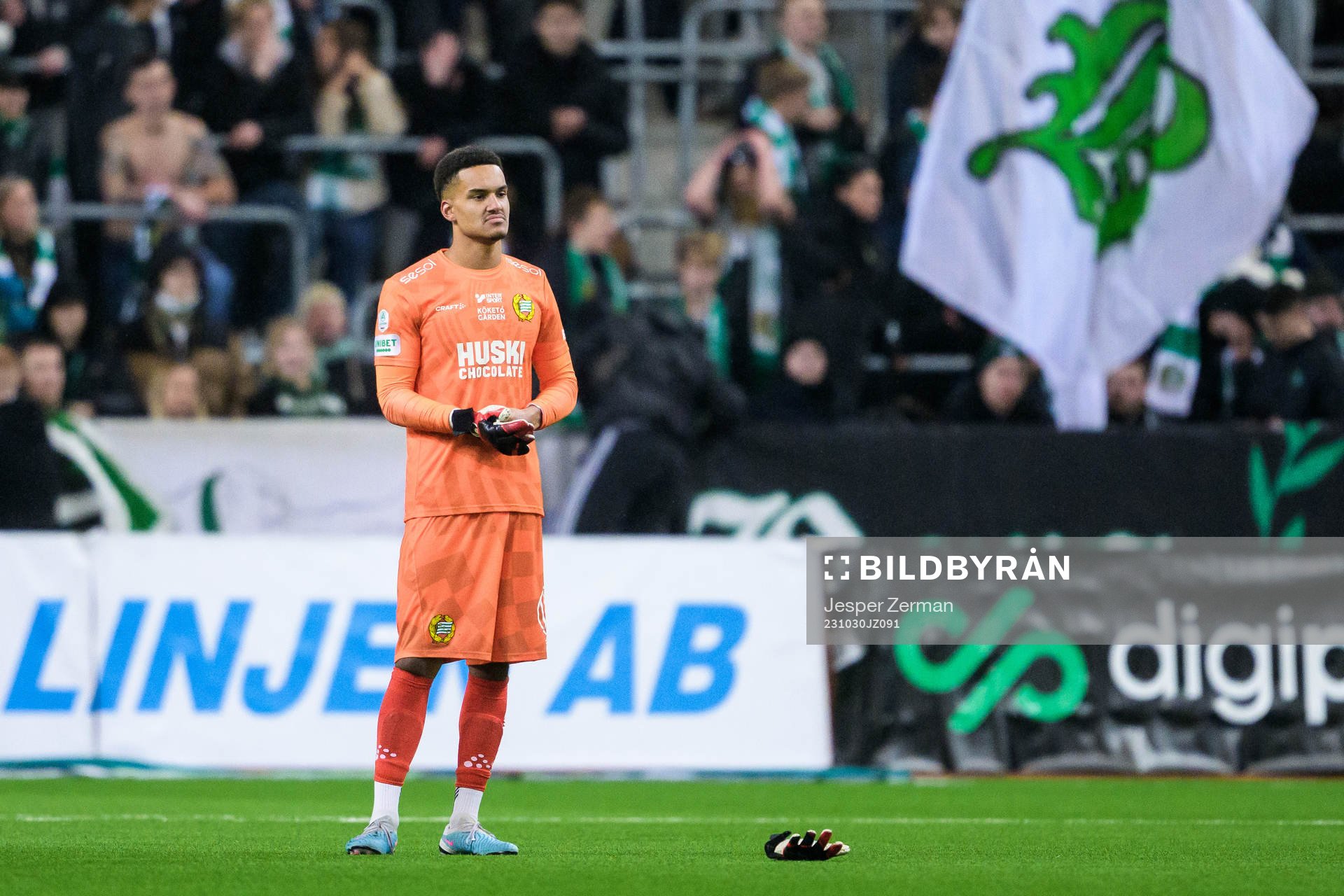 Hammarbys målvakt Oliver Dovin deppar