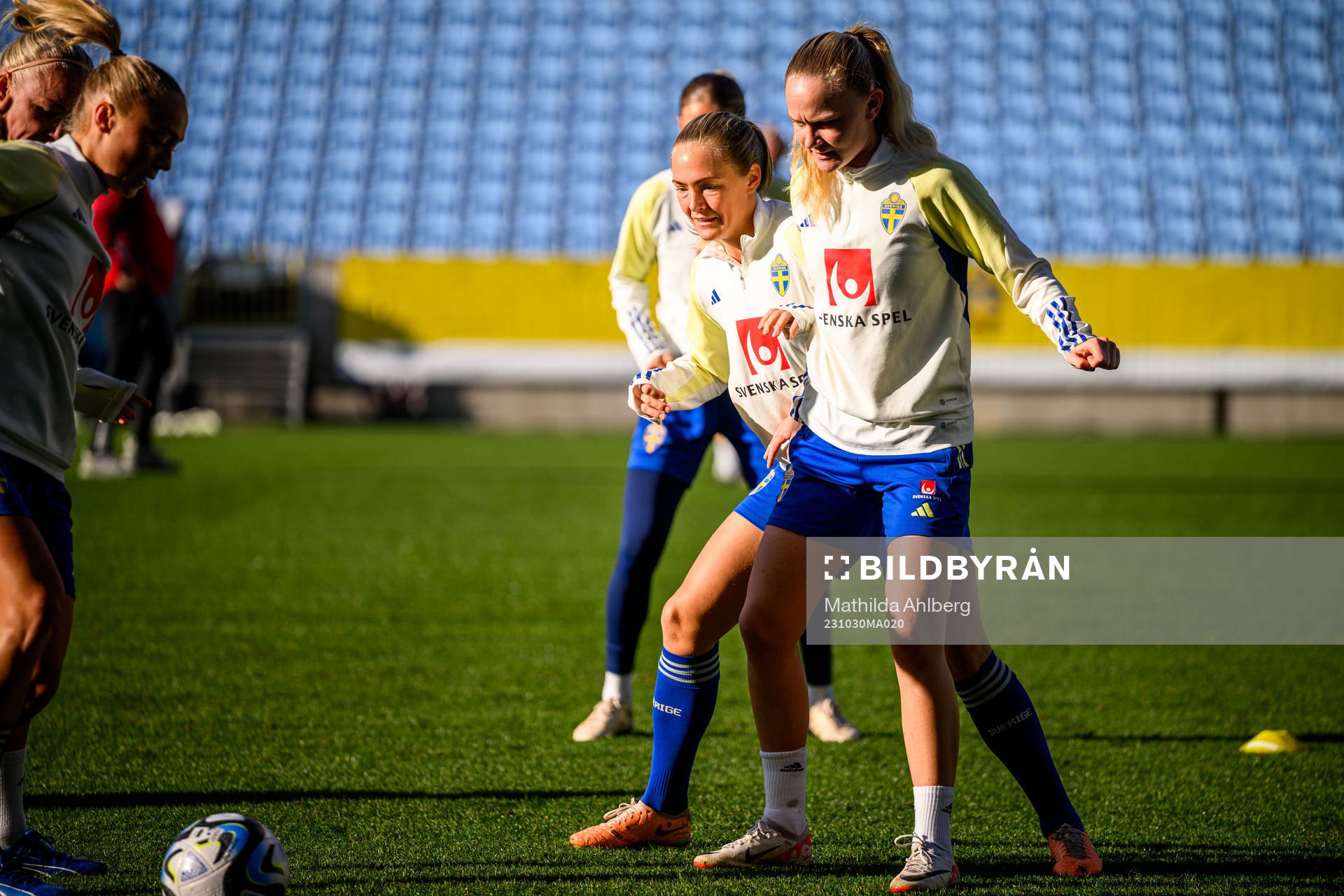 Magdalena Eriksson and Matilda Vinberg of the Swedish