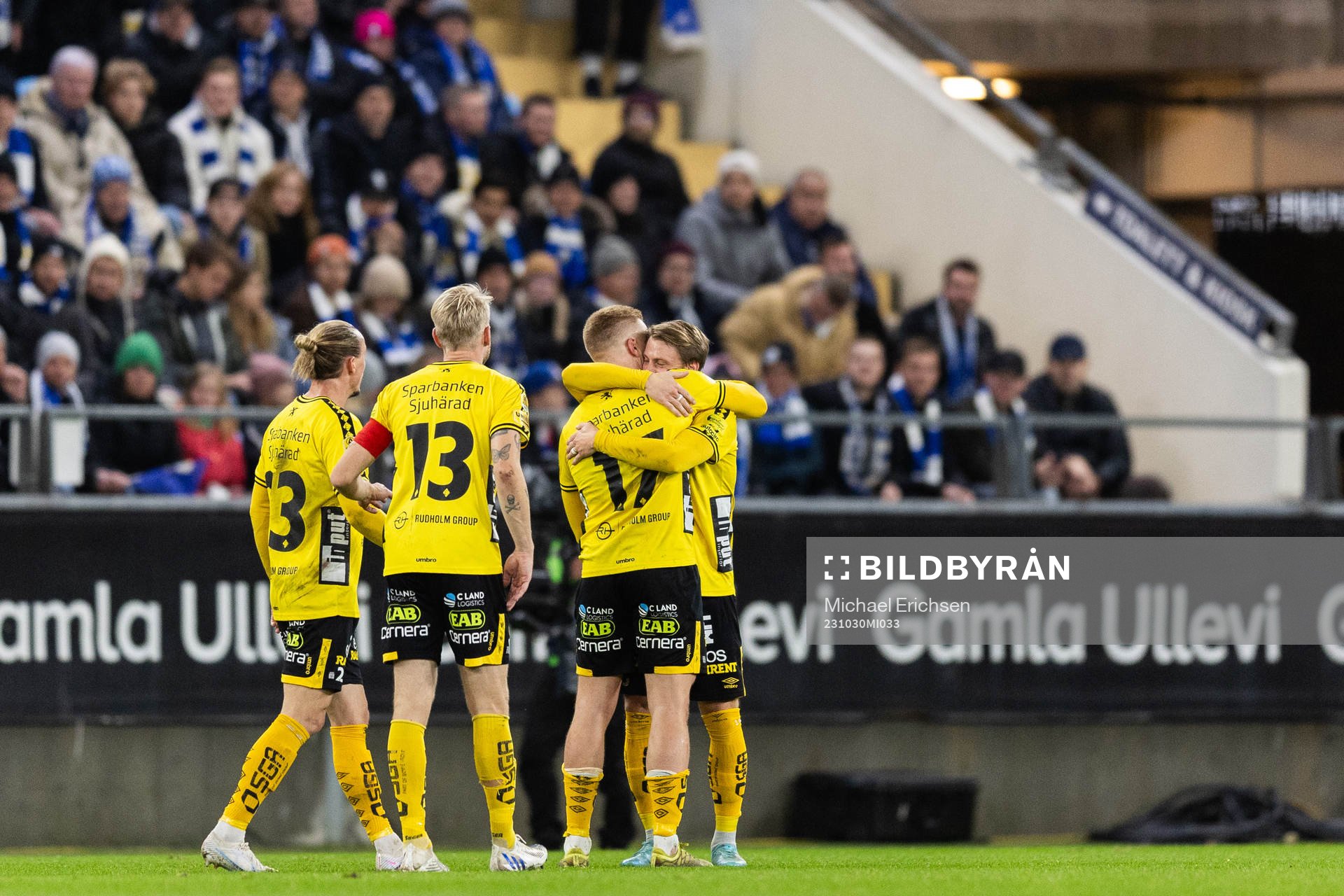 Elfsborgs Per Frick jublar med lagkamrater