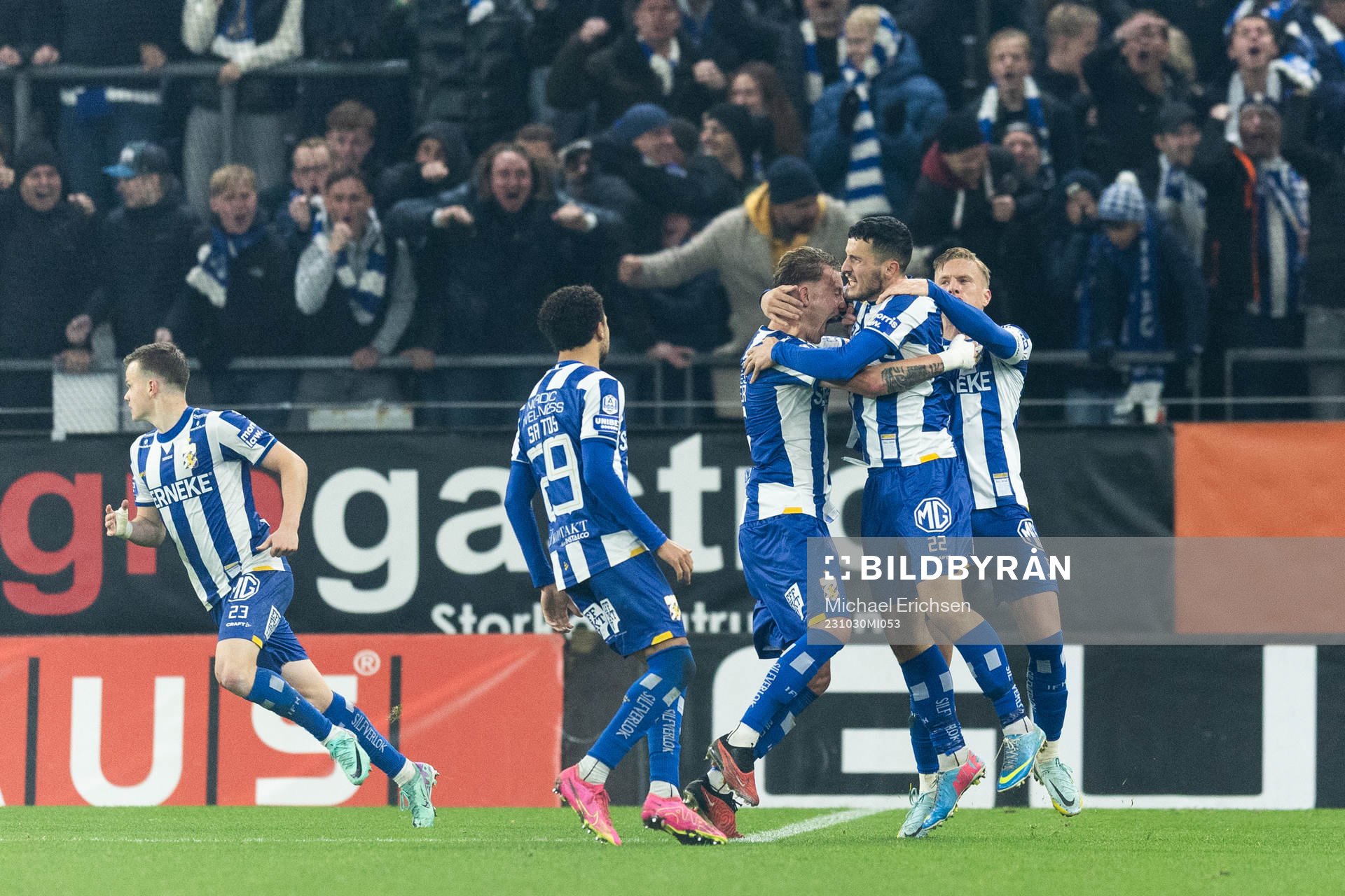 IFK Göteborgs spelare jublar
