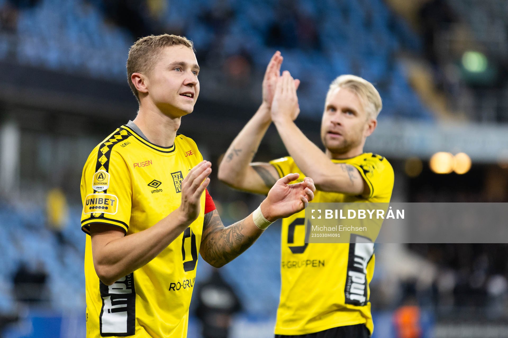 Elfsborgs Sebastian Holmen och Johan Larsson jublar och