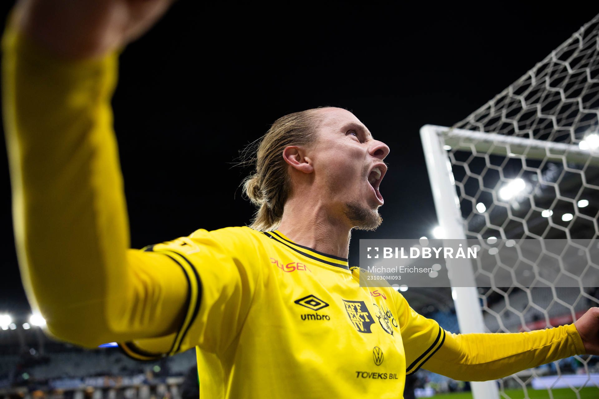 Elfsborgs Niklas Hult jublar efter fotbollsmatchen i Allsvenskan mellan IFK Göteborg och Elfsborg den 30 oktober 2023 i Göteborg. 