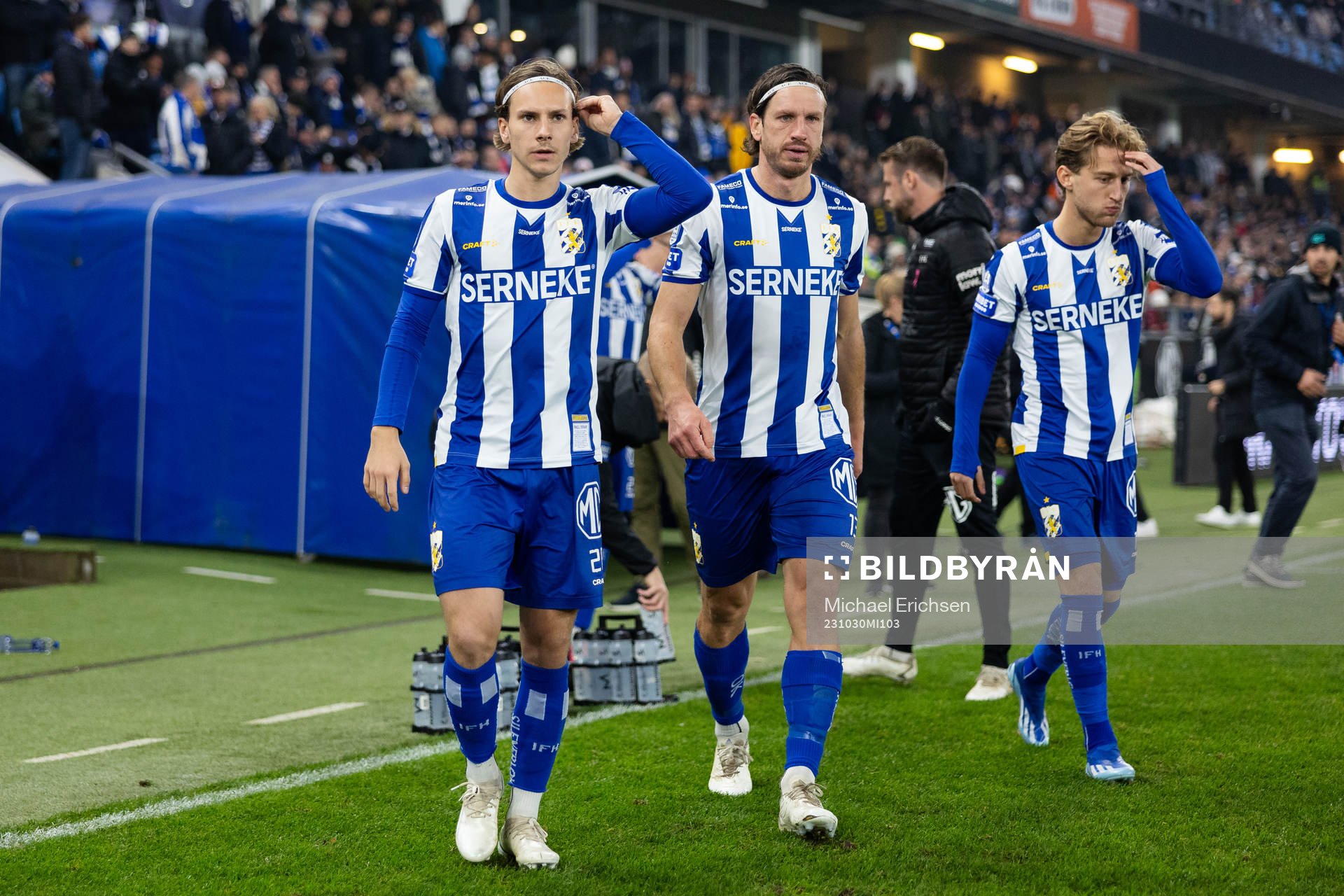 IFK Göteborgs Lucas Kåhed, Gustav Svensson och Arbnor Mucolli innan fotbollsmatchen i Allsvenskan mellan IFK Göteborg och Elfsborg den 30 oktober 2023 i Göteborg.