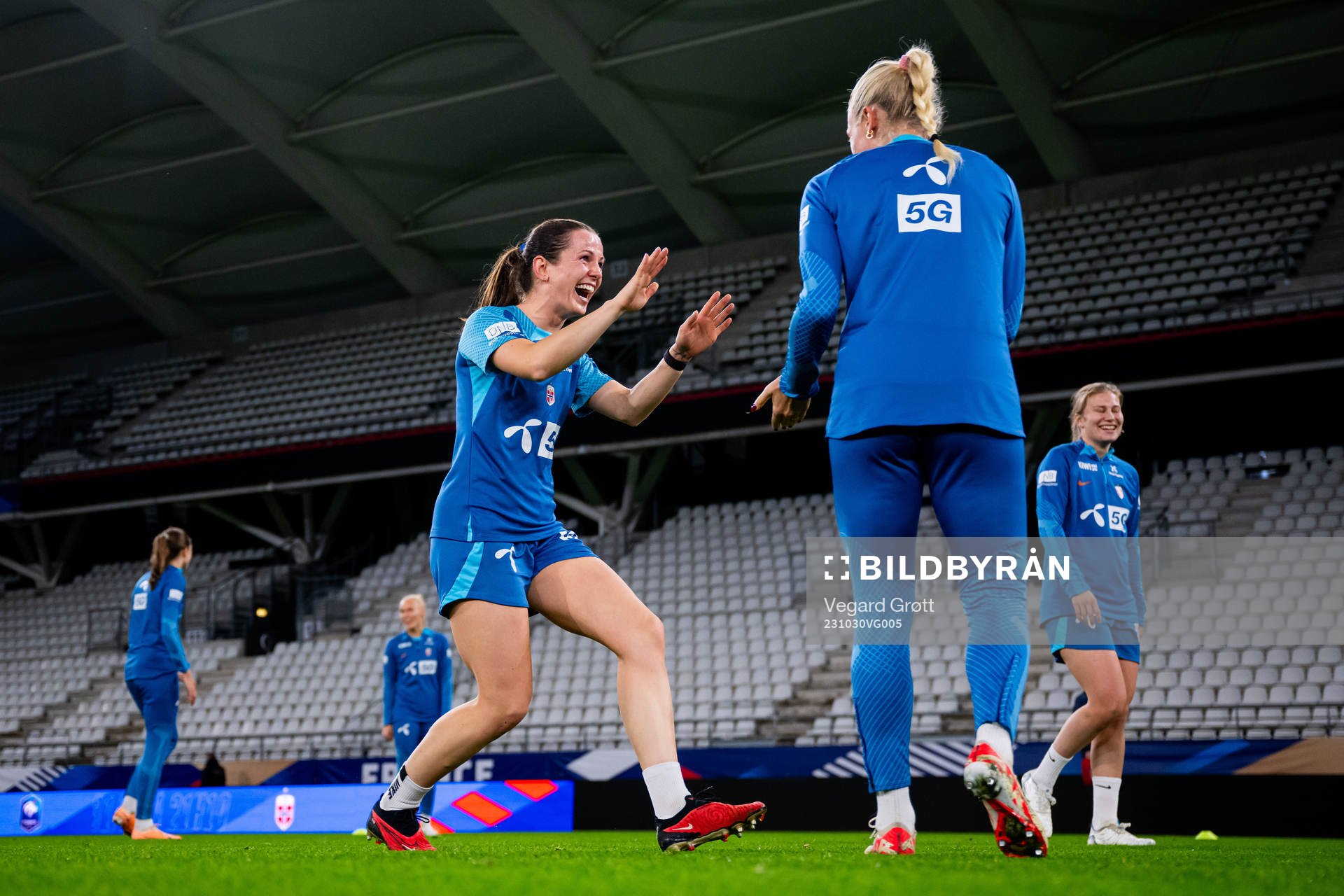 Tuva Hansen and Guro Bergsvand of the Norwegian women's
