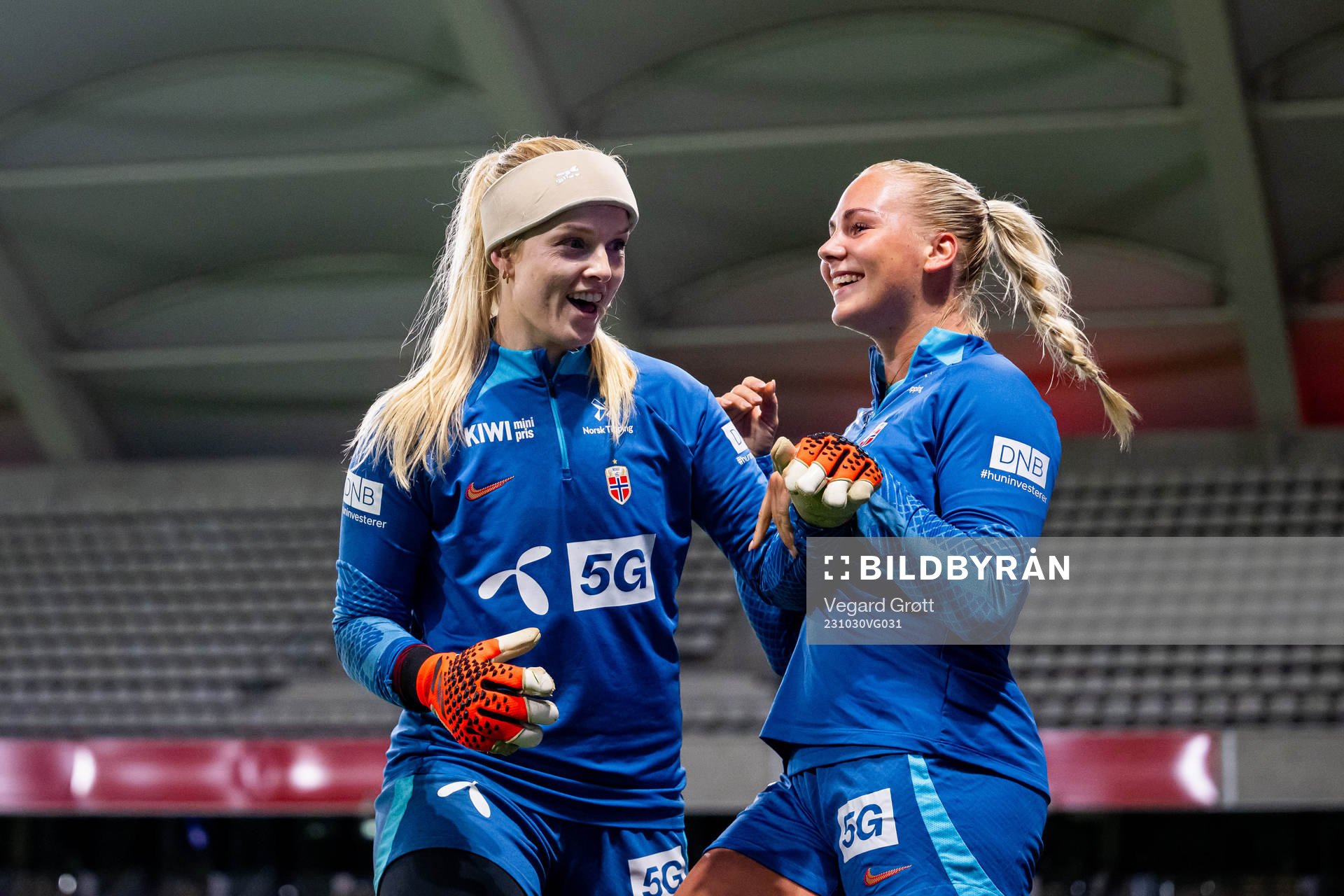 Goalkeeper Guro Pettersen and Cathinka Tandberg of the