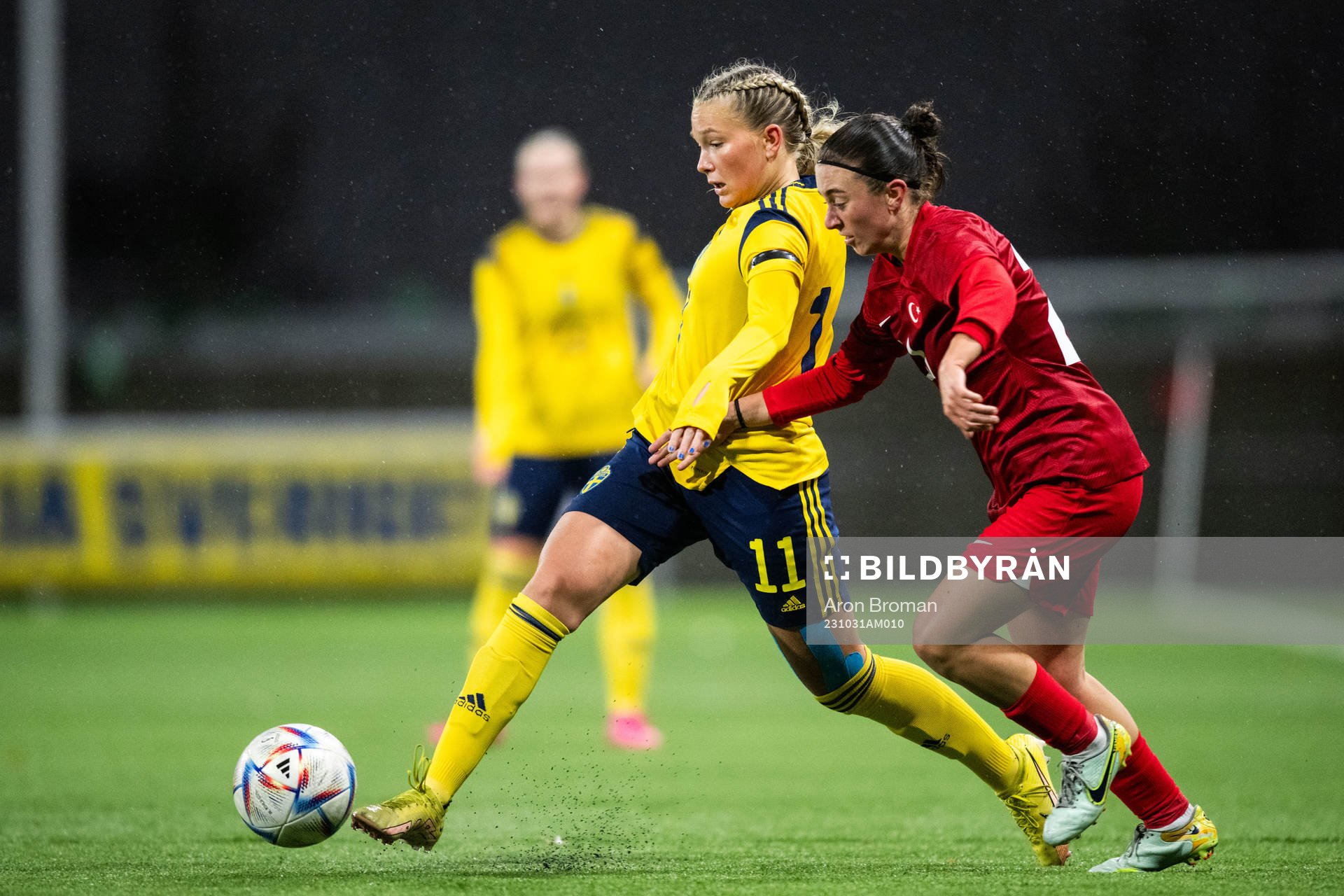 Tilda Sandén of Sweden and Beril Beceren of Turkey
