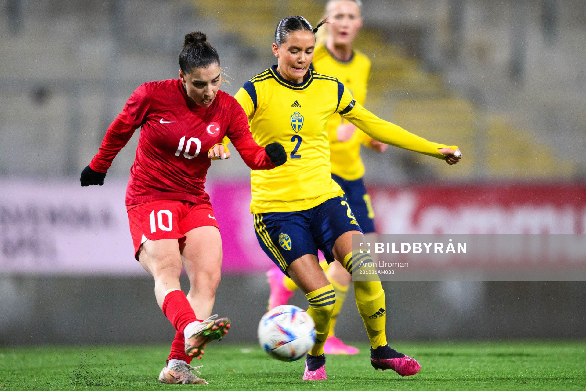 Yaren Surul of Turkey and Vera Blom of Sweden