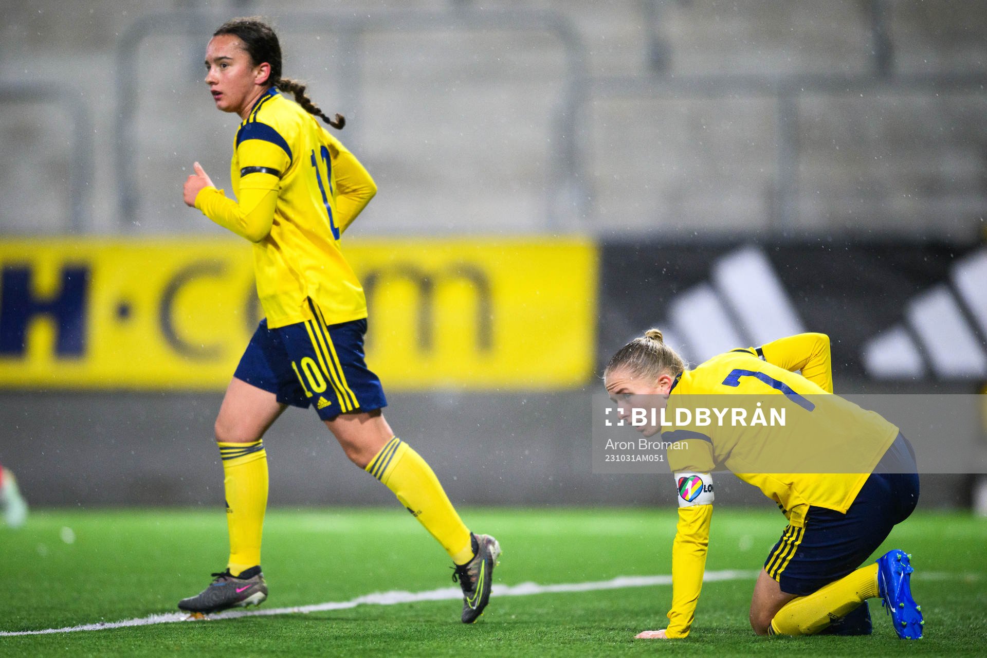 Victoria Svanström and Tuva Skoog of Sweden