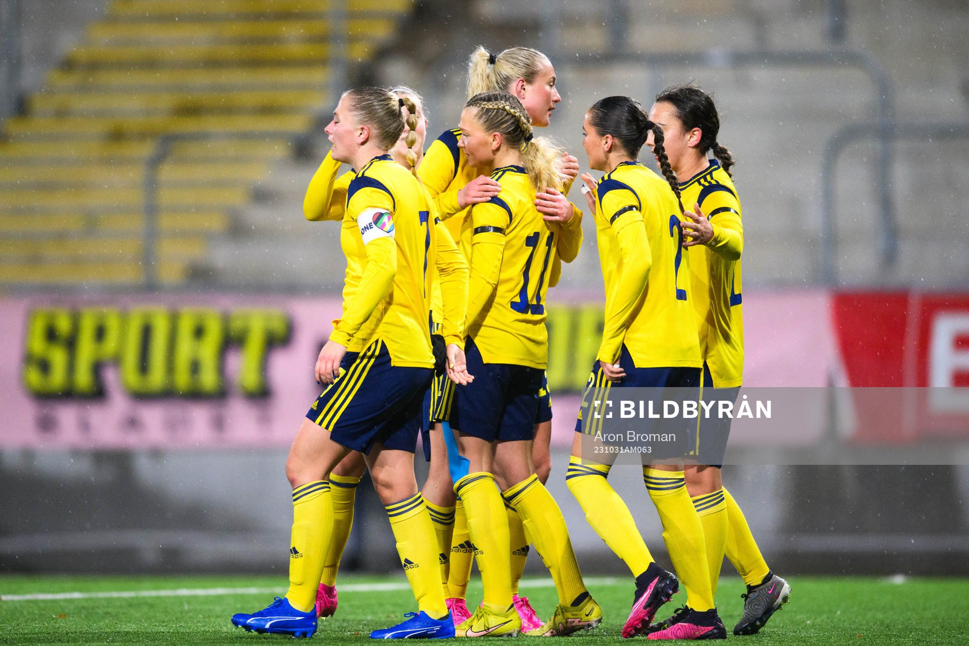 Tilda Sandén of Sweden celebrates with teammates after 0-2 during the UEFA Women's under-19 Euro Qualifier football match between Turkey and Sweden on October 31, 2023 in Västerås.