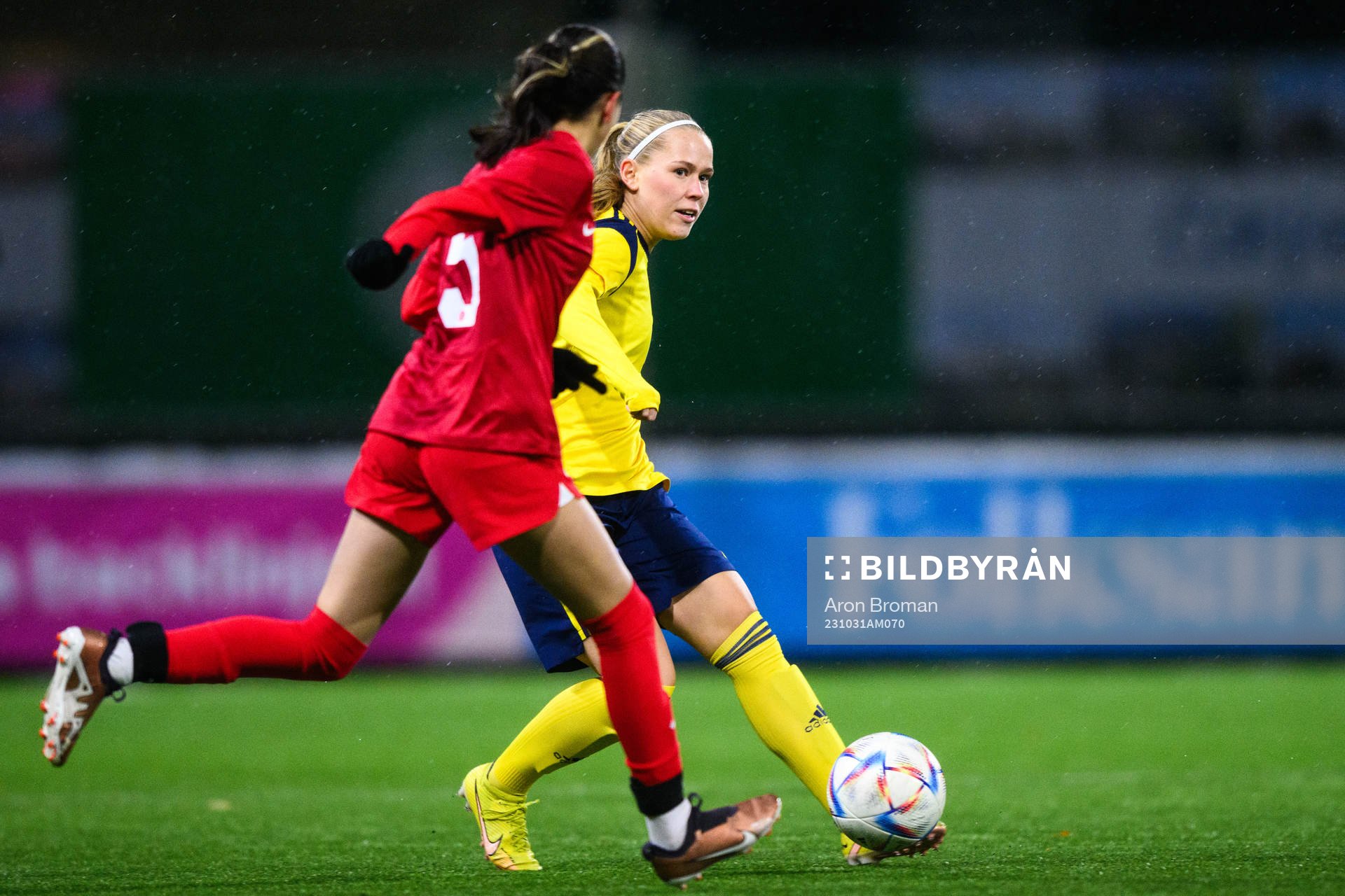 Sila Tetik of Turkey and Ida Garmfors of Sweden