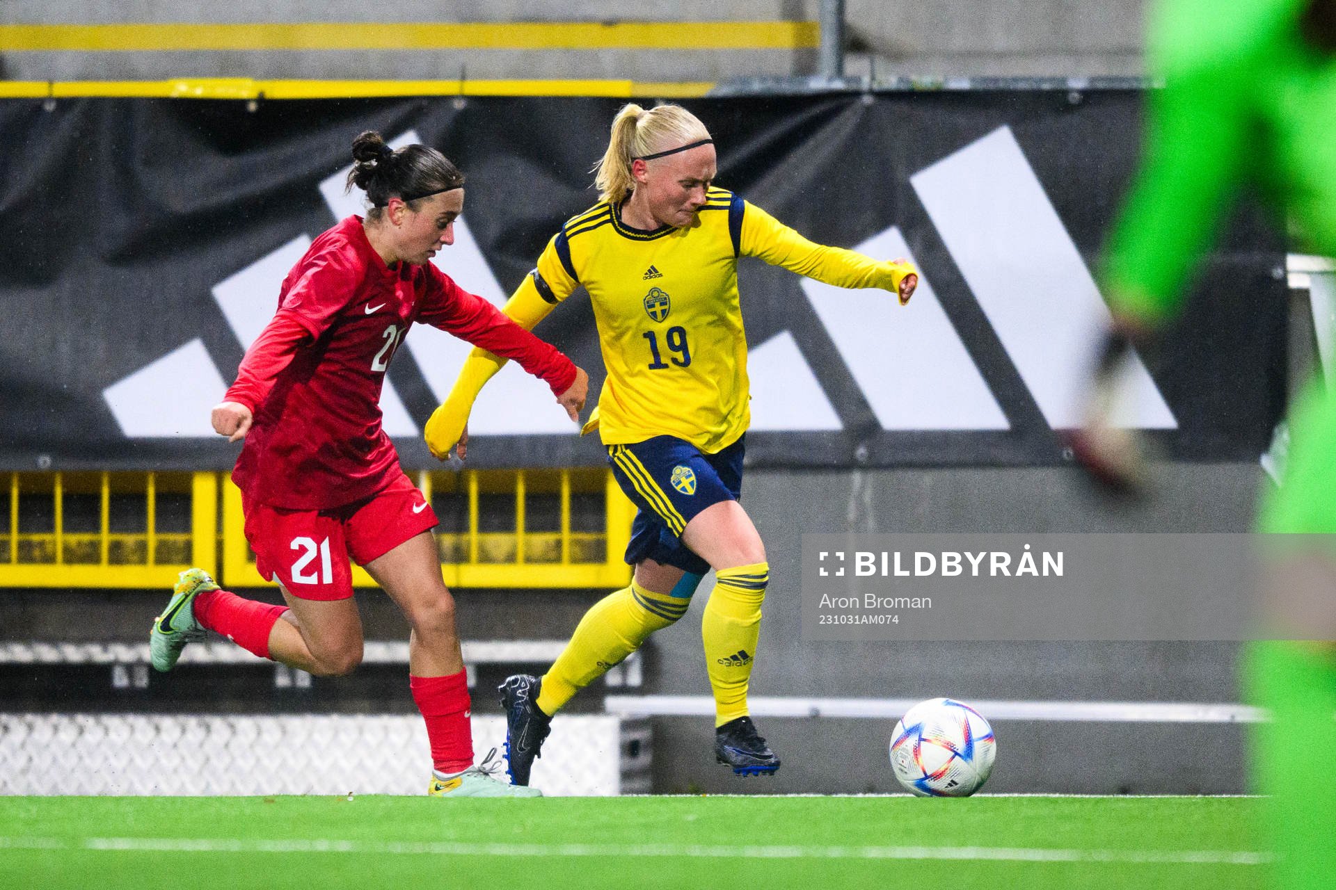 Beril Beceren of Turkey and Lovisa Brogren of Sweden