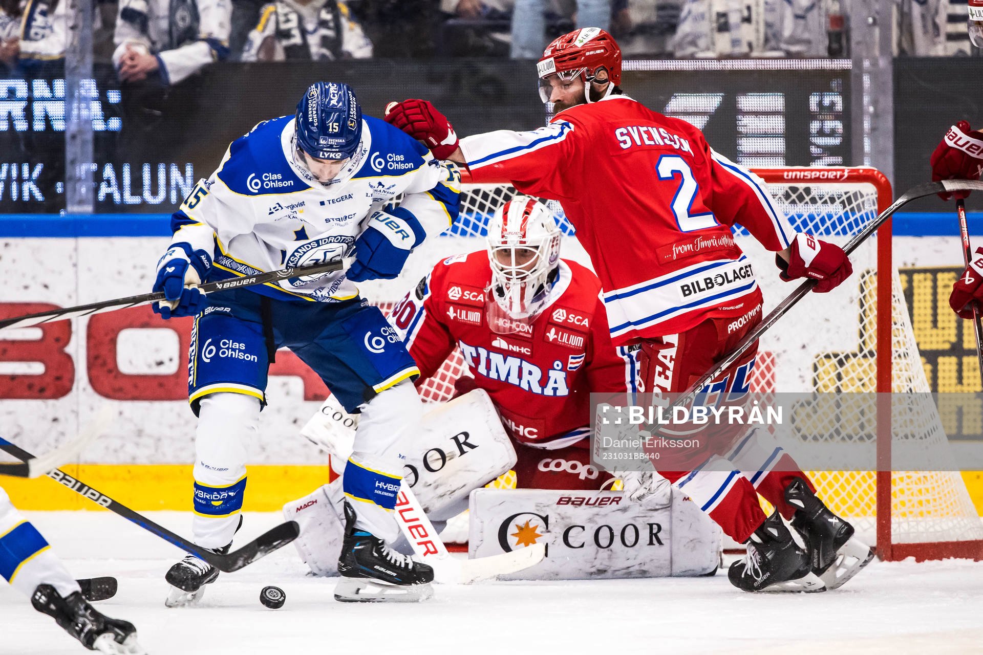 Leksands Max Veronneau och Timrås målvakt Jacob Johansson