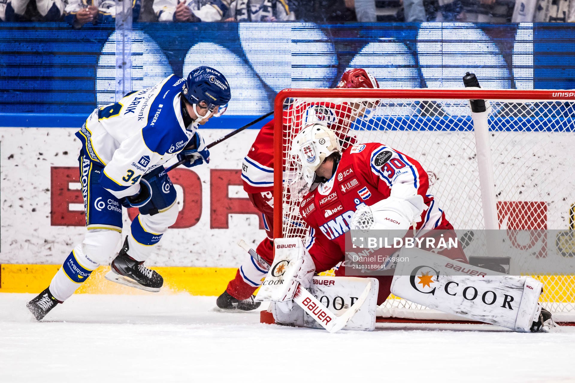 Timrås målvakt Jacob Johansson och Leksands Peter Cehlarik