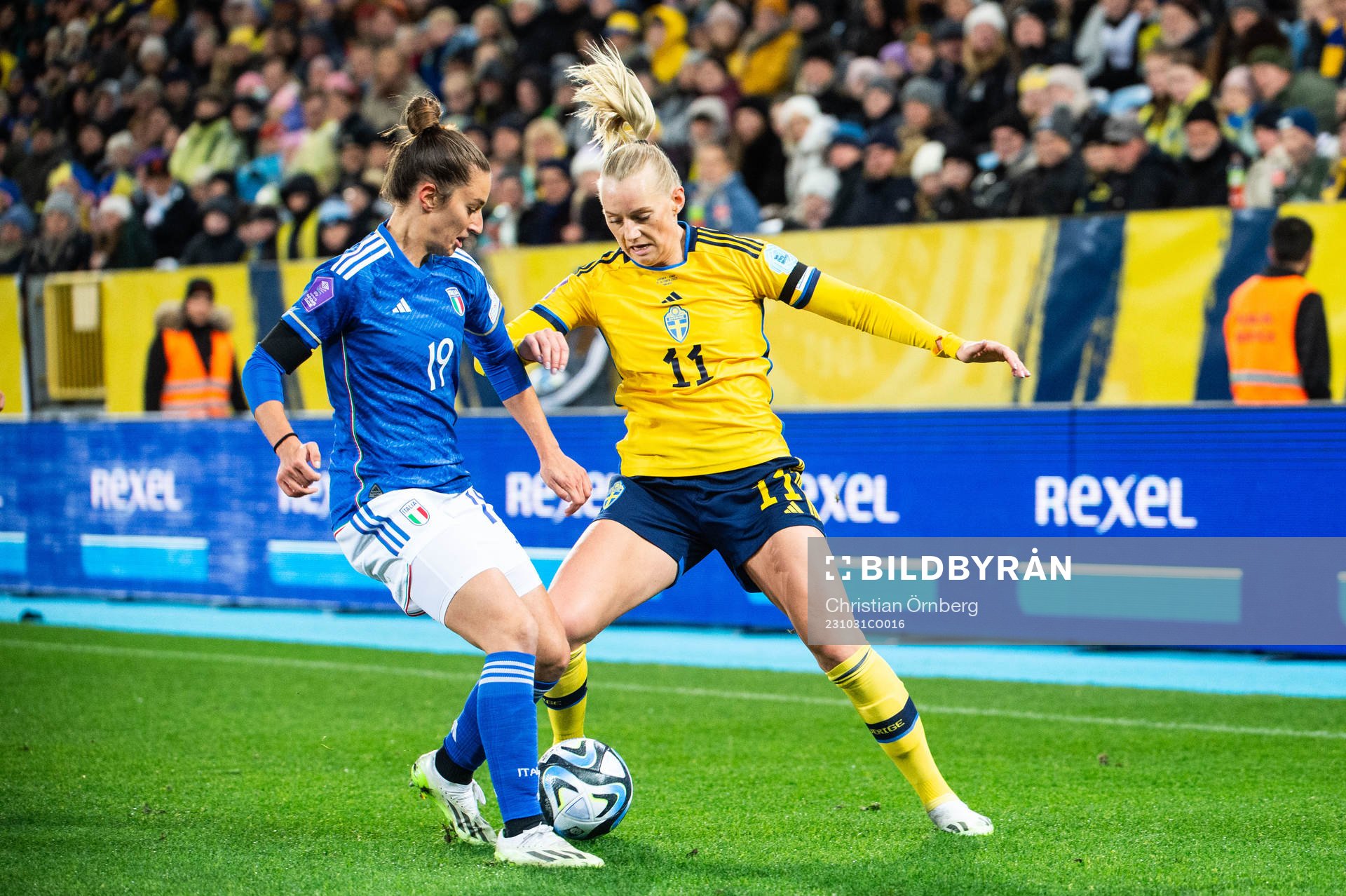 Martina Lenzini of Italy and Stina Blackstenius of Sweden