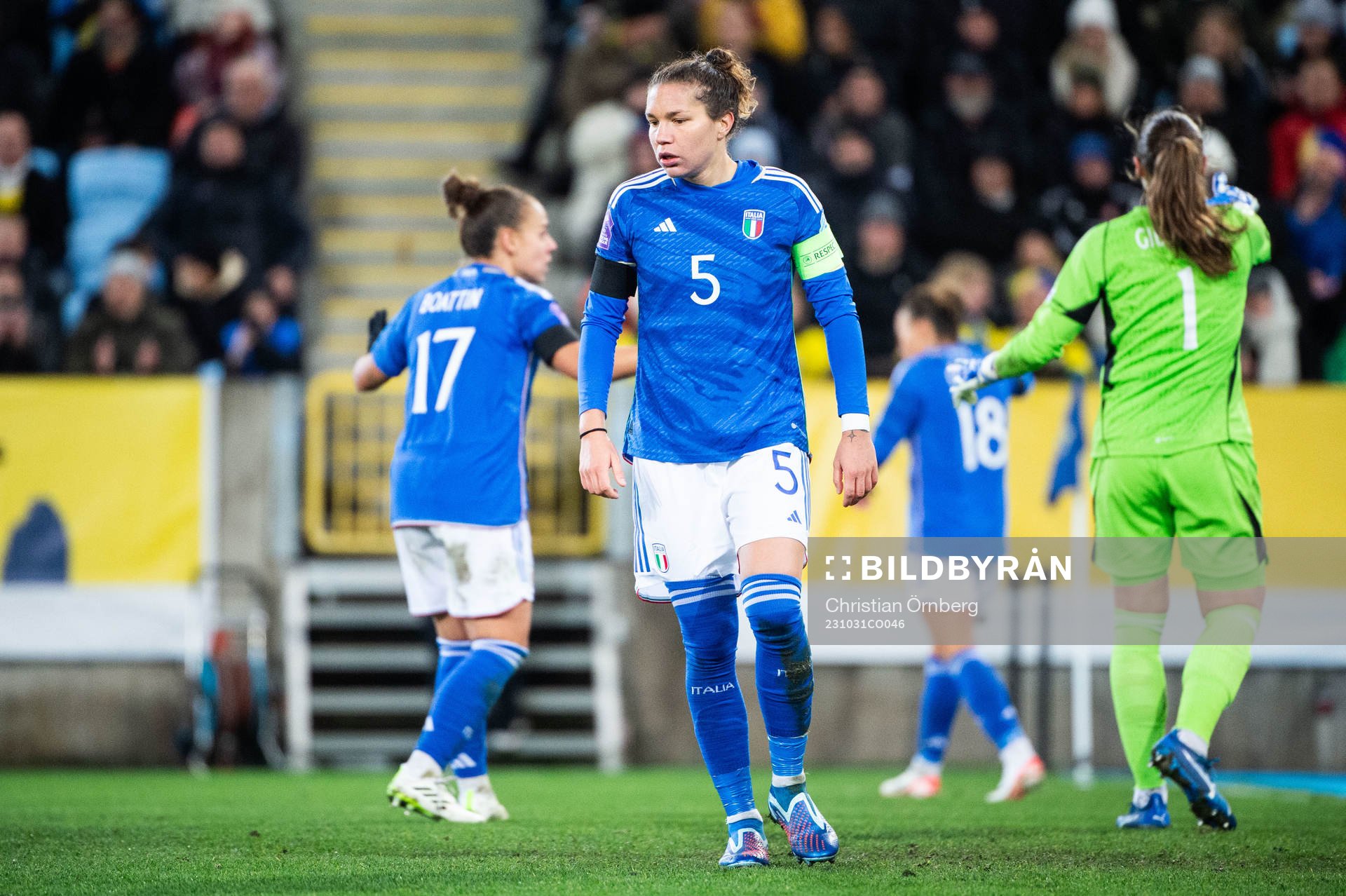 Elena Linari of Italy looks dejected