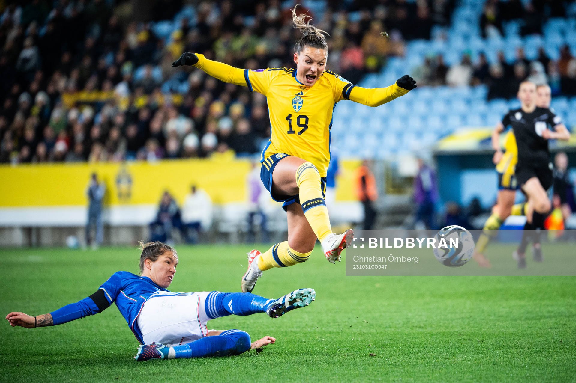 Johanna Rytting Kaneryd of Sweden and Elena Linari of Italy