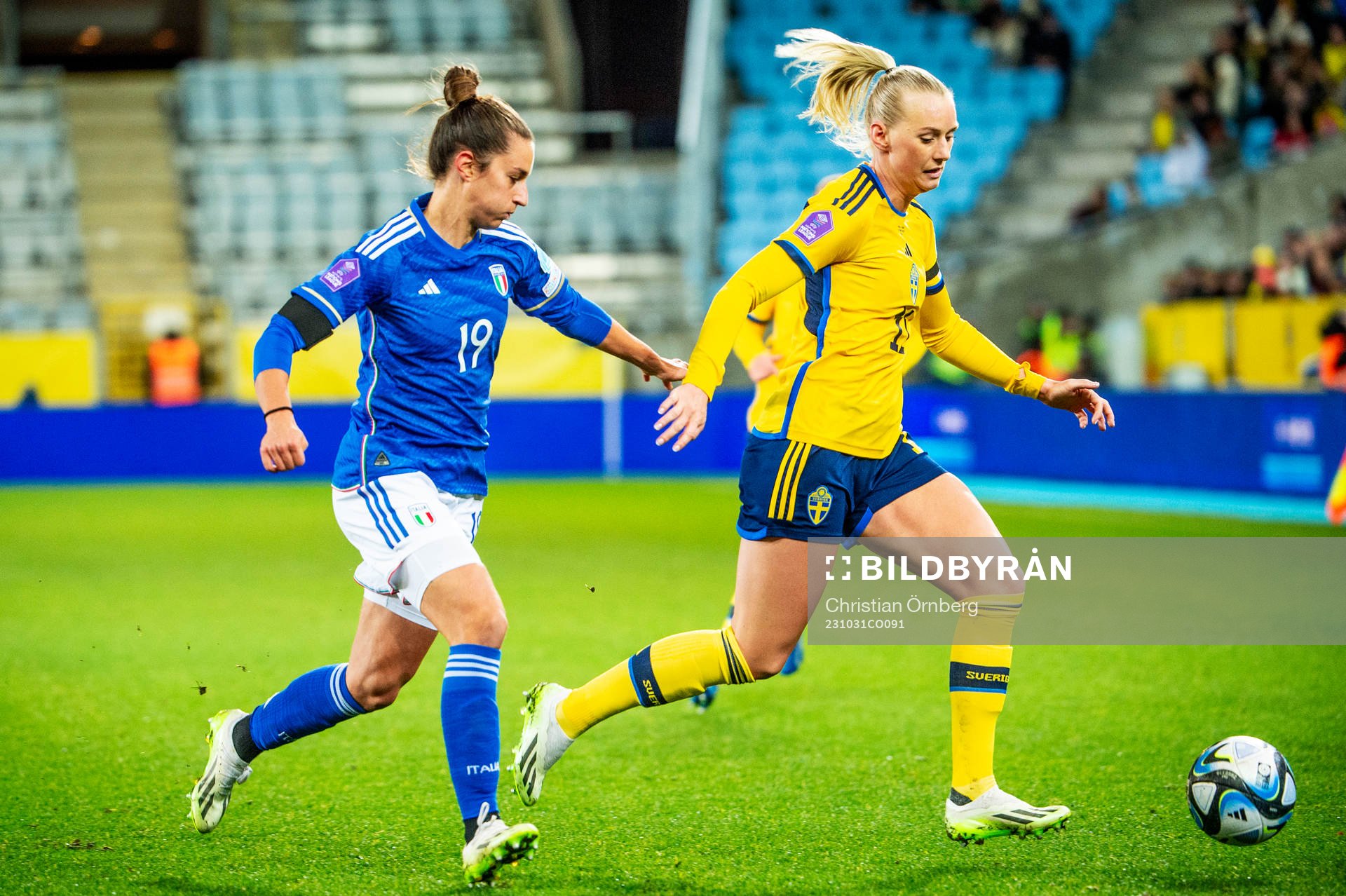 Stina Blackstenius of Sweden and Martina Lenzini of Italien
