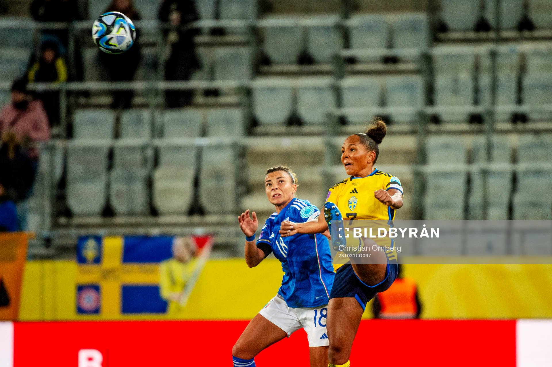 Arianna Caruso of Italien and Madelen Janogy of Sweden