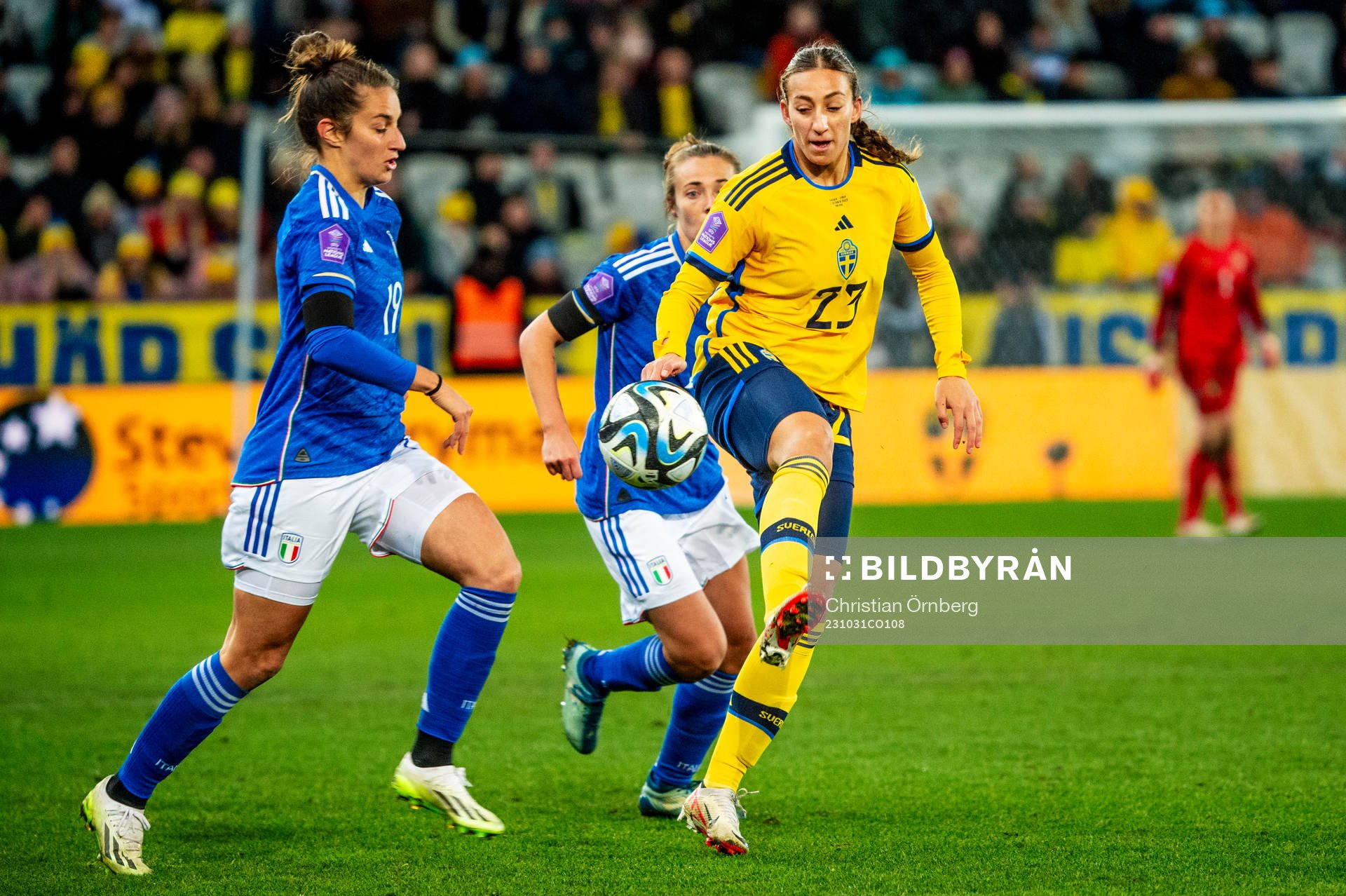 Rusul Rosa Kafaji of Sweden and Martina Lenzini of Italien