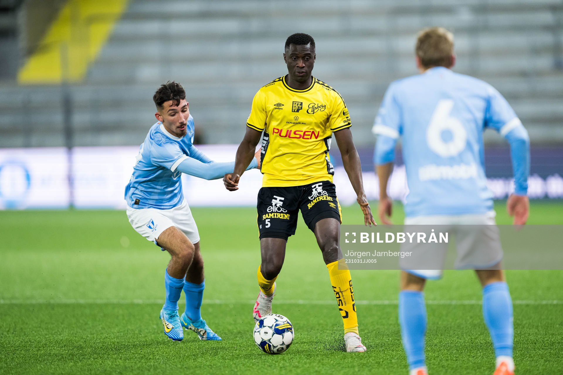 Malmö FFs Alexandru Ghita och Elfsborgs Maudo Lamine Jarjue