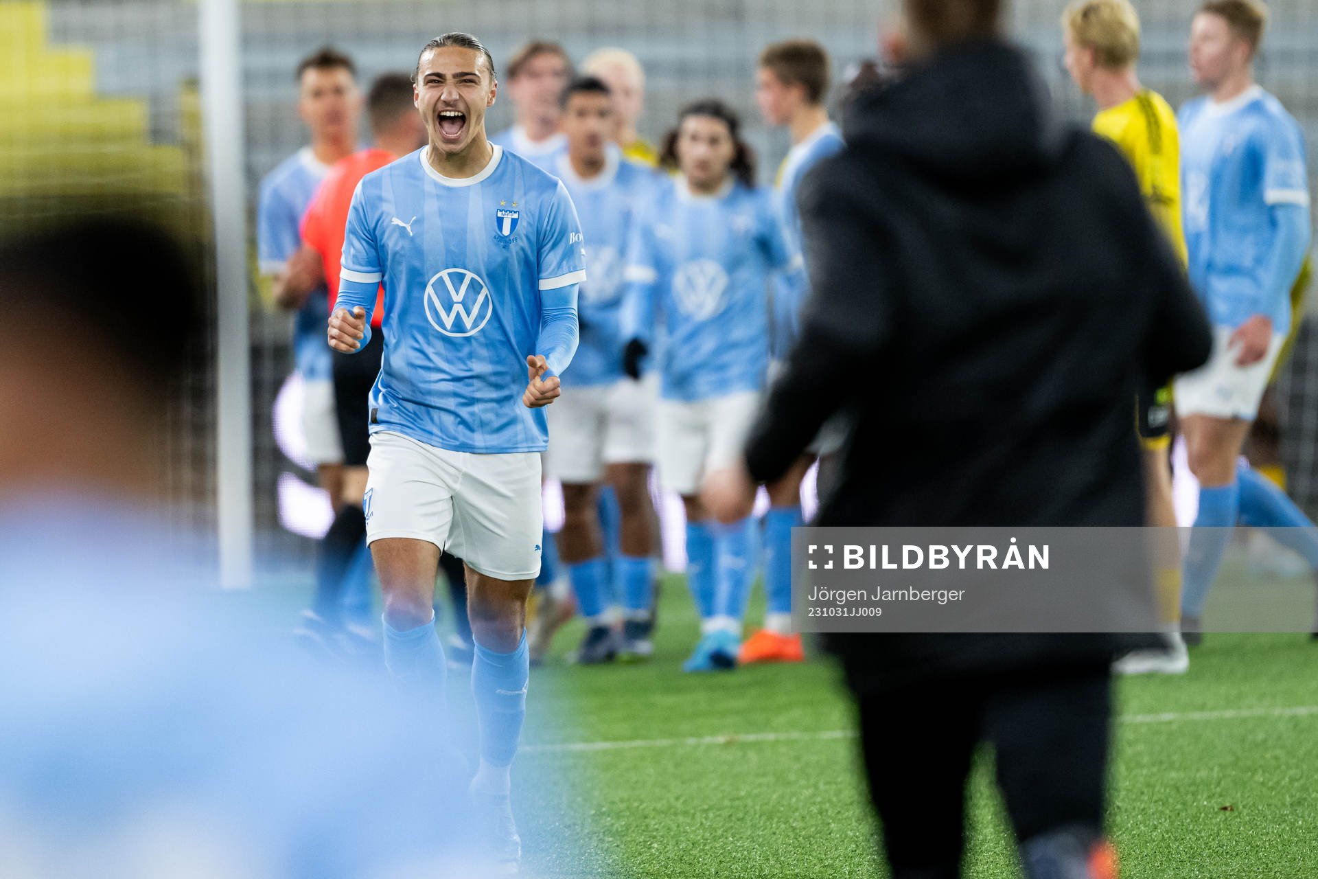 Malmö FFs Elison Makolli jublar efter finalen i U21 Allsvenskan mellan Elfsborg och Malmö FF den 31 oktober 2023 i Borås. 