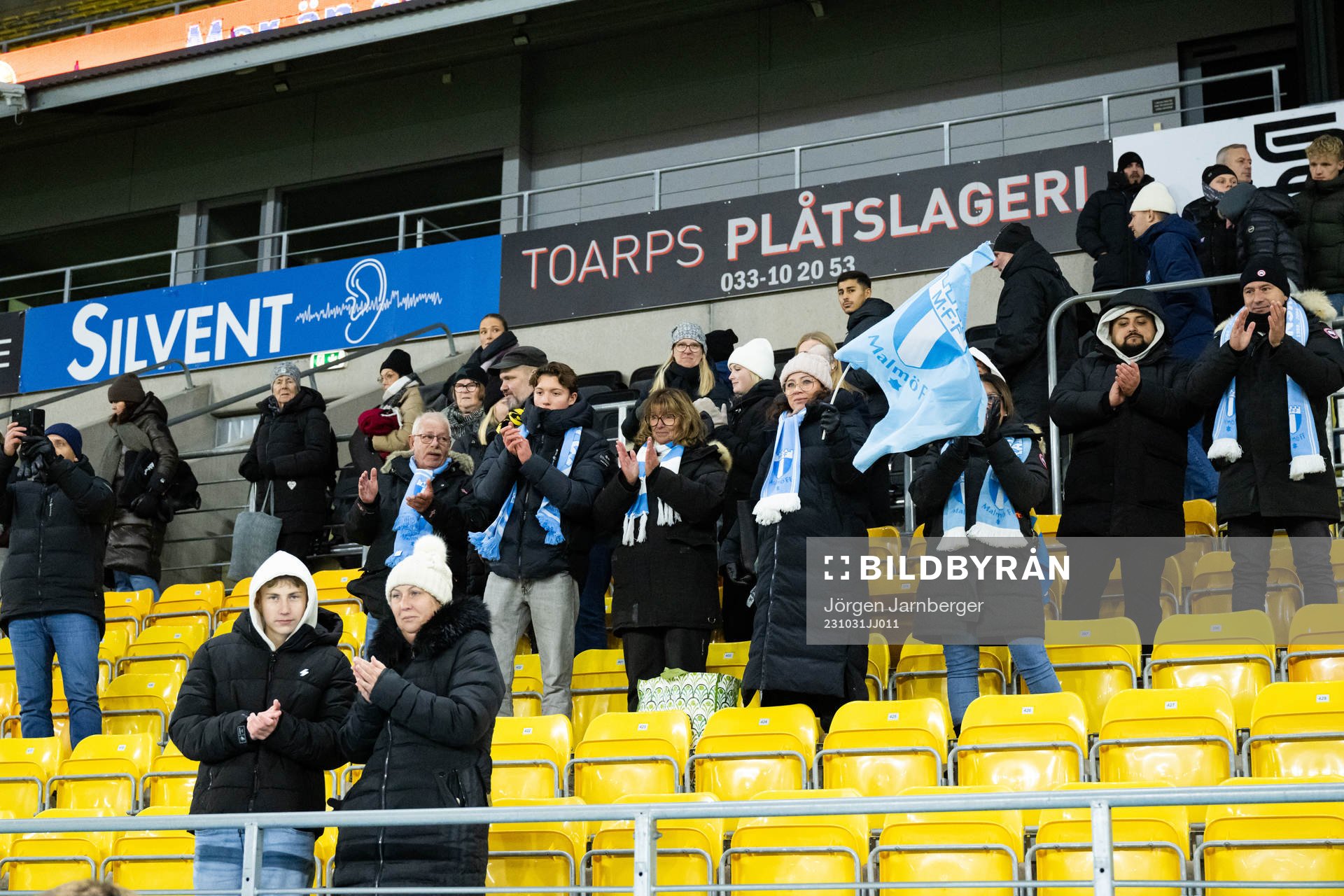 Tillresta Malmö FFs supportrar på läktaren