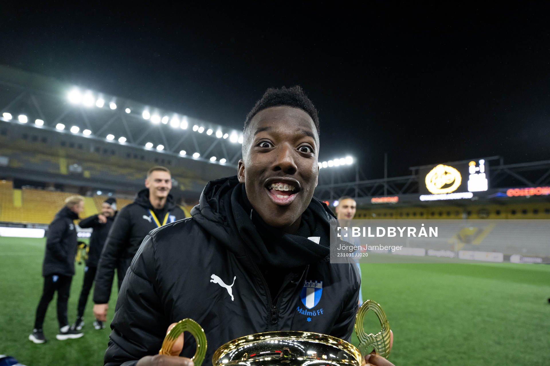 Malmö FFs Mahamé Siby jublar efter finalen i U21 Allsvenskan mellan Elfsborg och Malmö FF den 31 oktober 2023 i Borås. 